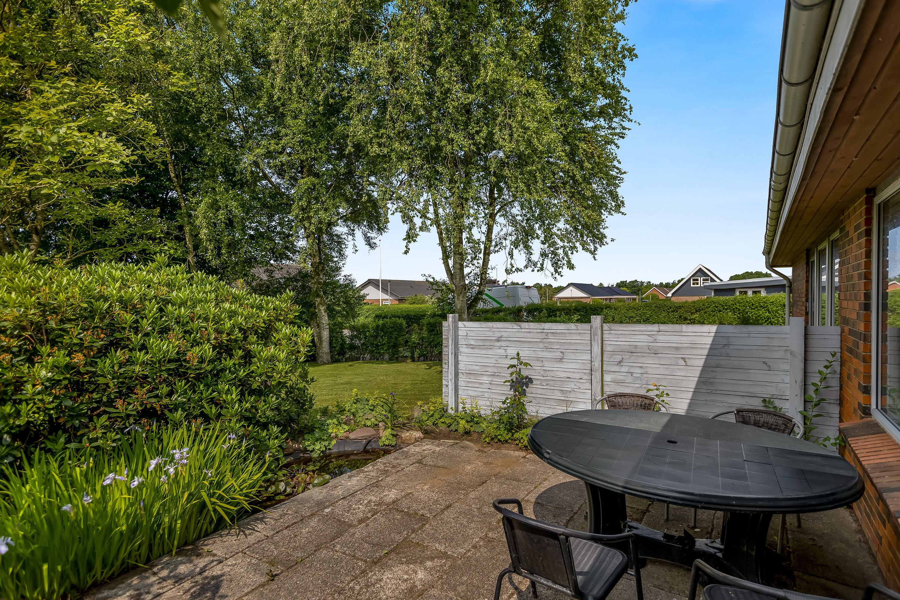 Fremhævet terrasse billede i fuldskærmstilstand. Billede af Midsommervej 103, 6261 Bredebro