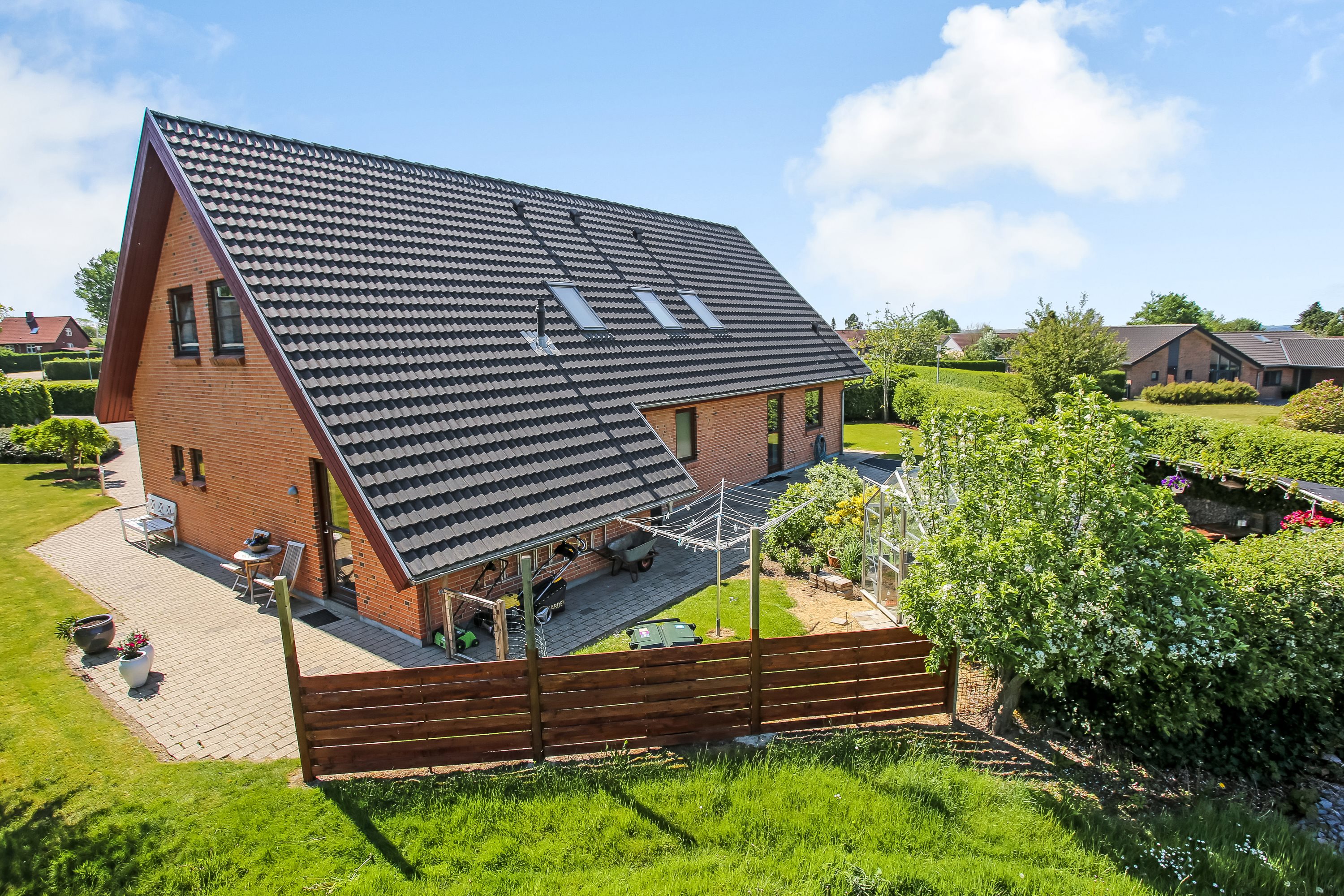 Fremhævet ejendommen billede i fuldskærmstilstand. Billede af Guldager 12, Ølholm, 7160 Tørring