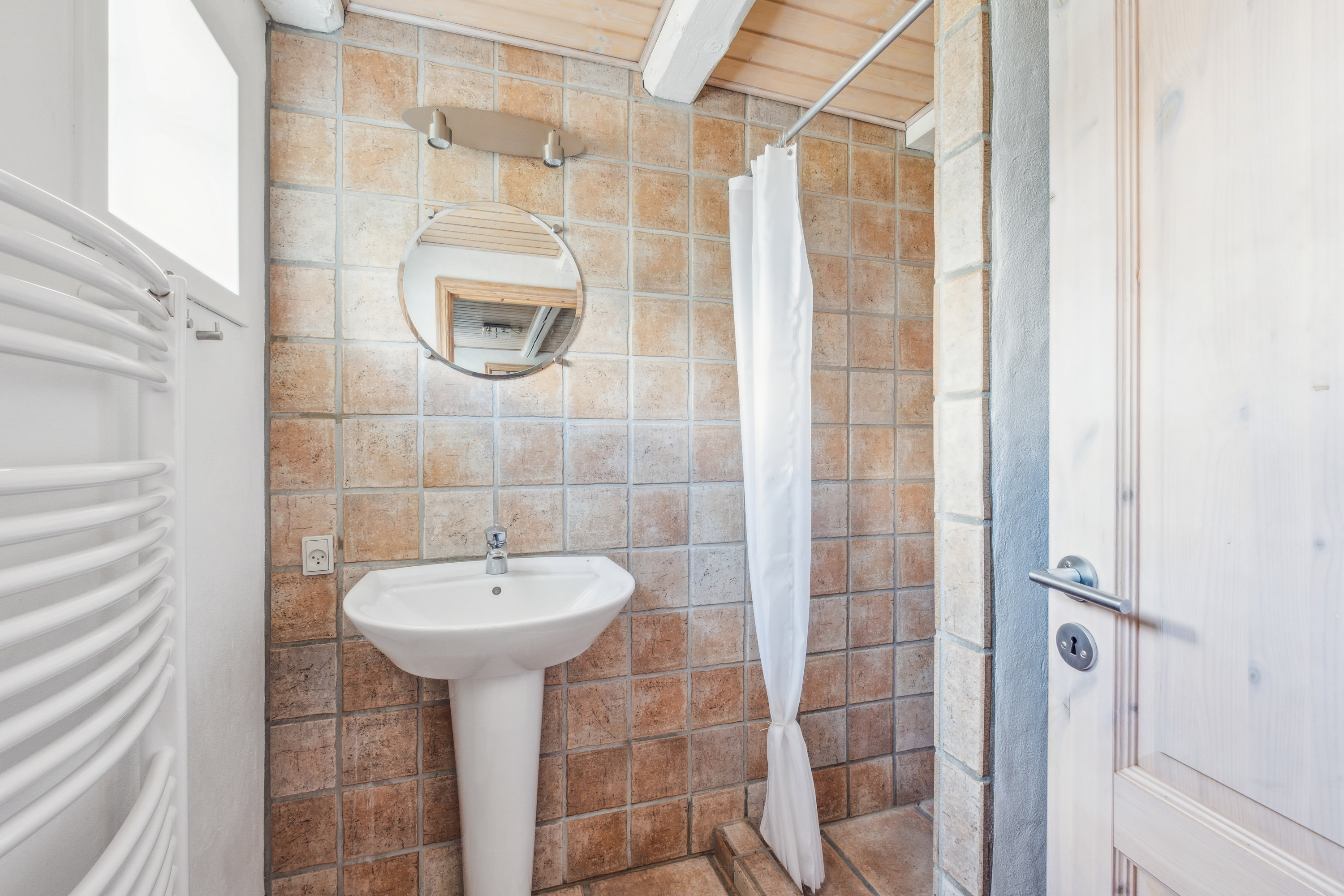 Fremhævet badeværelse billede i fuldskærmstilstand. Billede af Tøttrupvej 31, Munkholm, 9541 Suldrup