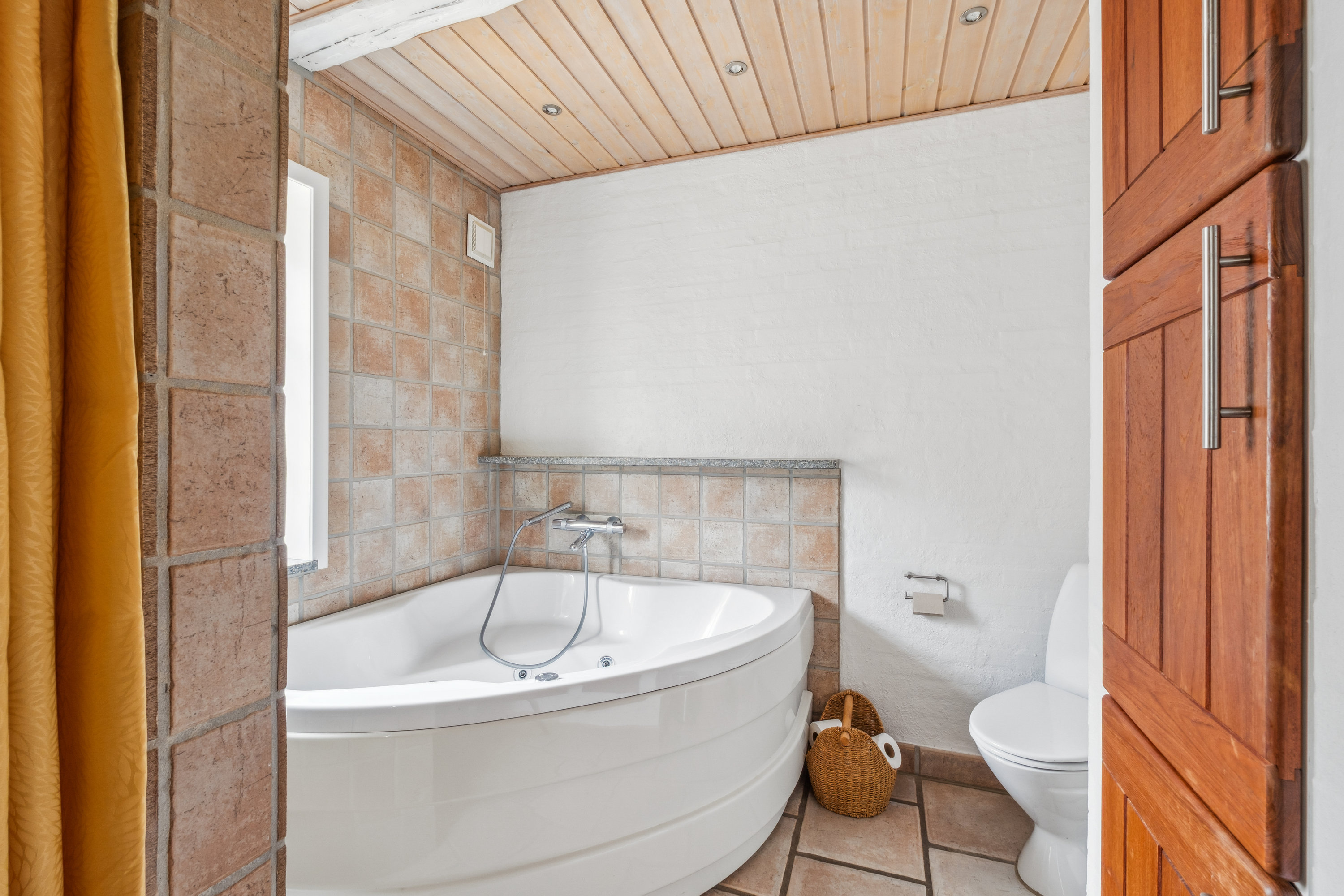 Fremhævet badeværelse billede i fuldskærmstilstand. Billede af Tøttrupvej 31, Munkholm, 9541 Suldrup