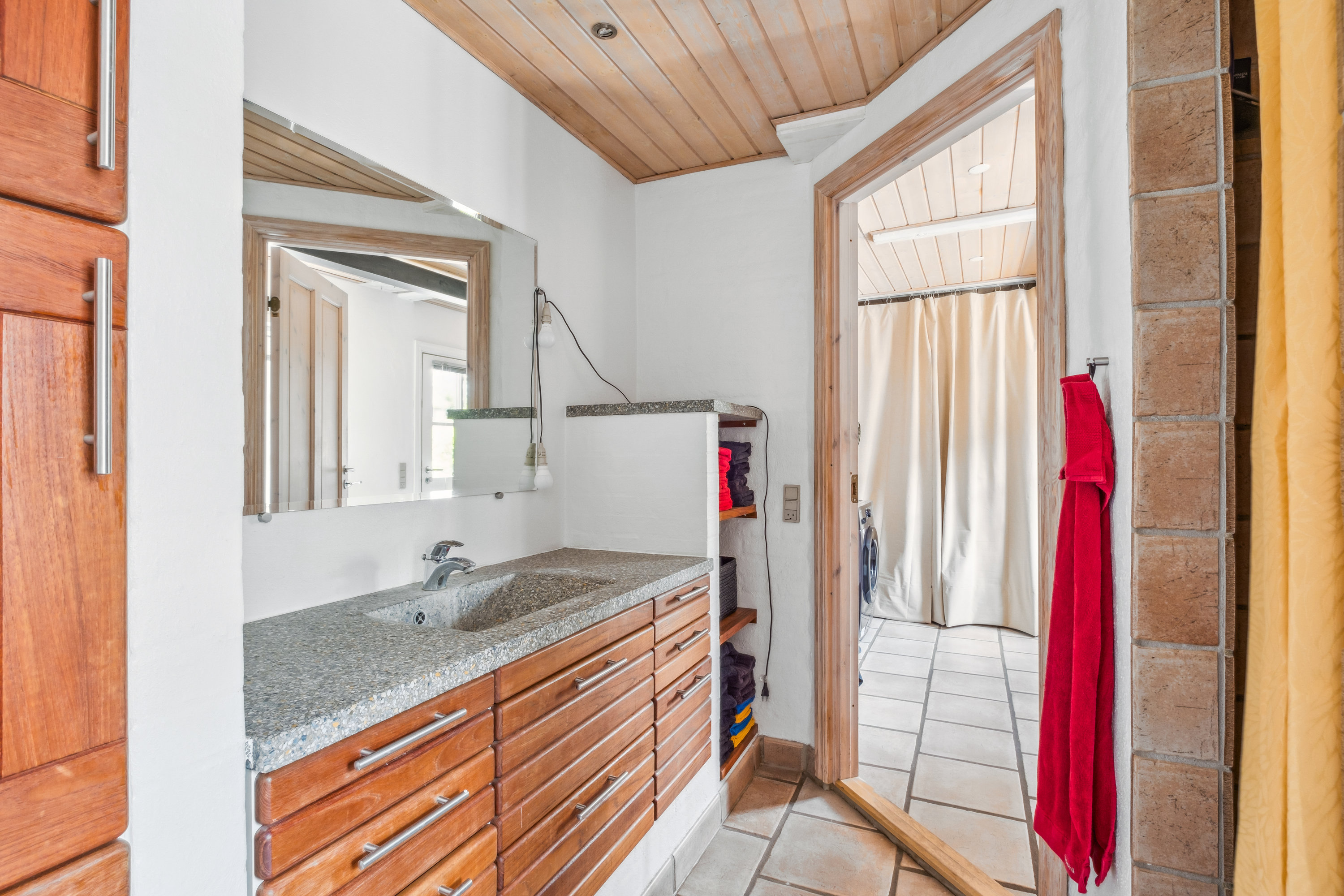 Fremhævet badeværelse billede i fuldskærmstilstand. Billede af Tøttrupvej 31, Munkholm, 9541 Suldrup