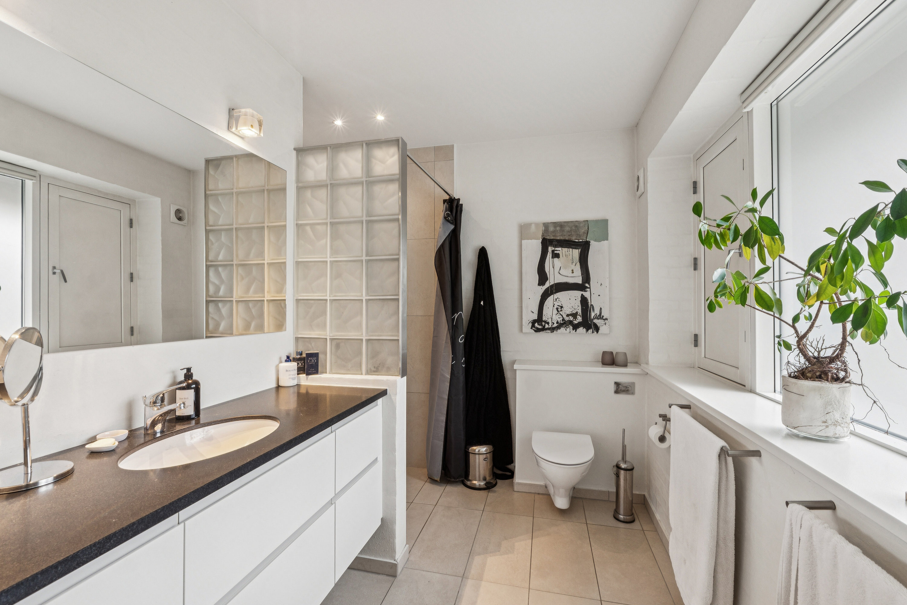 Fremhævet badeværelse billede i fuldskærmstilstand. Billede af Teglværksvej 60, Mygdal, 9800 Hjørring