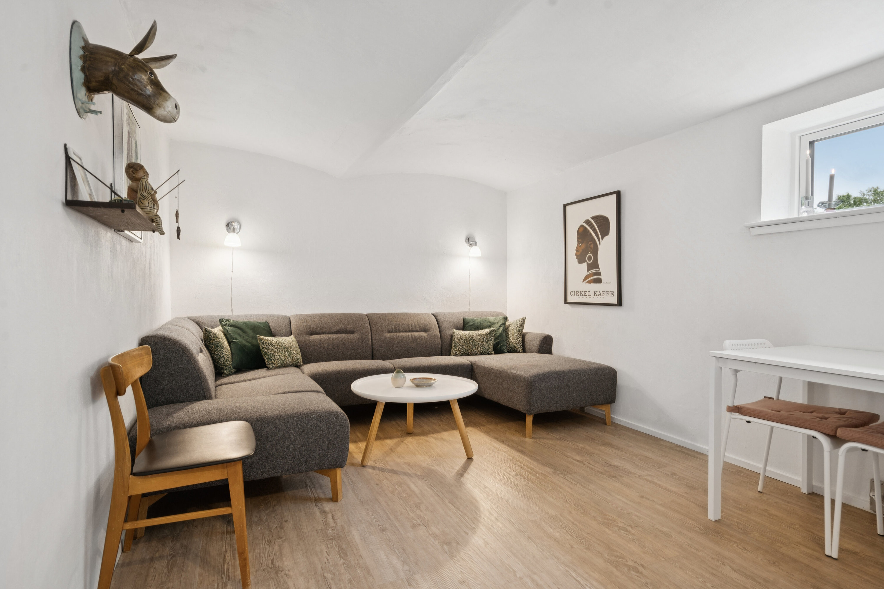 Fremhævet stue billede i fuldskærmstilstand. Billede af Pletvej 135, Mosbjerg, 9870 Sindal