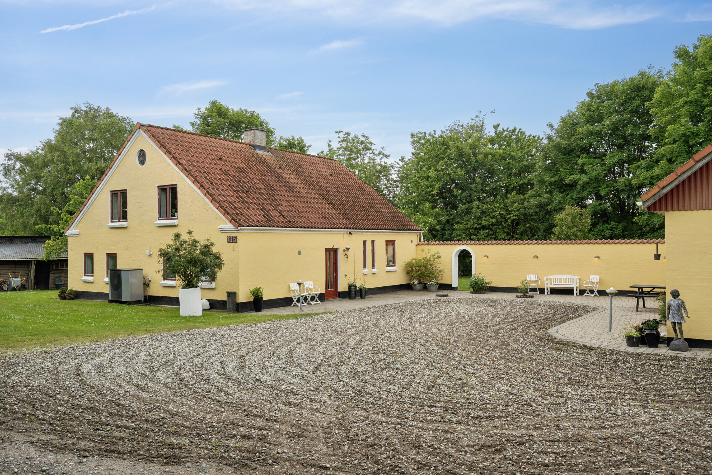 Fremhævet set fra vejen billede i fuldskærmstilstand. Billede af Pletvej 135, Mosbjerg, 9870 Sindal