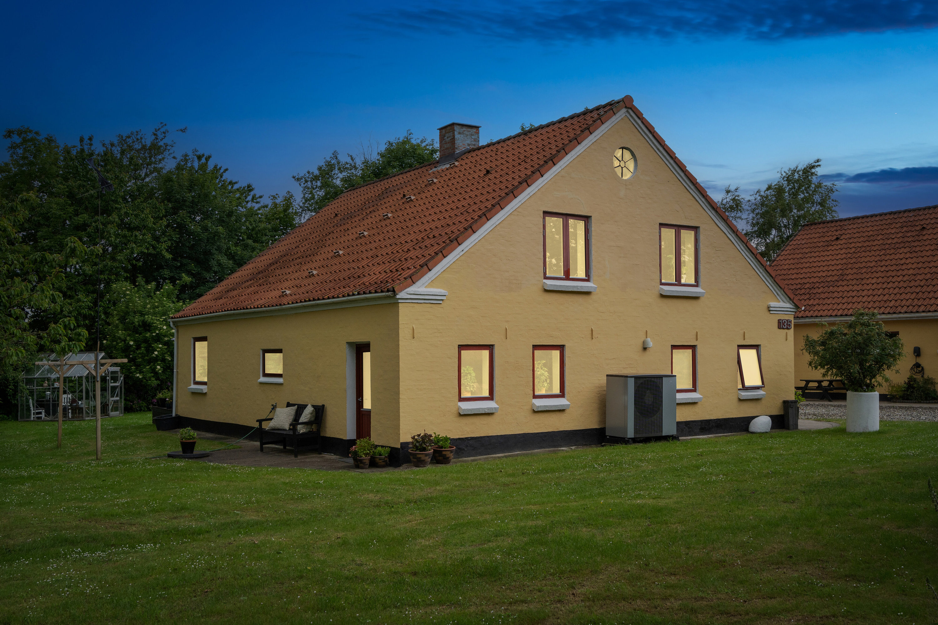 Fremhævet set fra haven billede i fuldskærmstilstand. Billede af Pletvej 135, Mosbjerg, 9870 Sindal