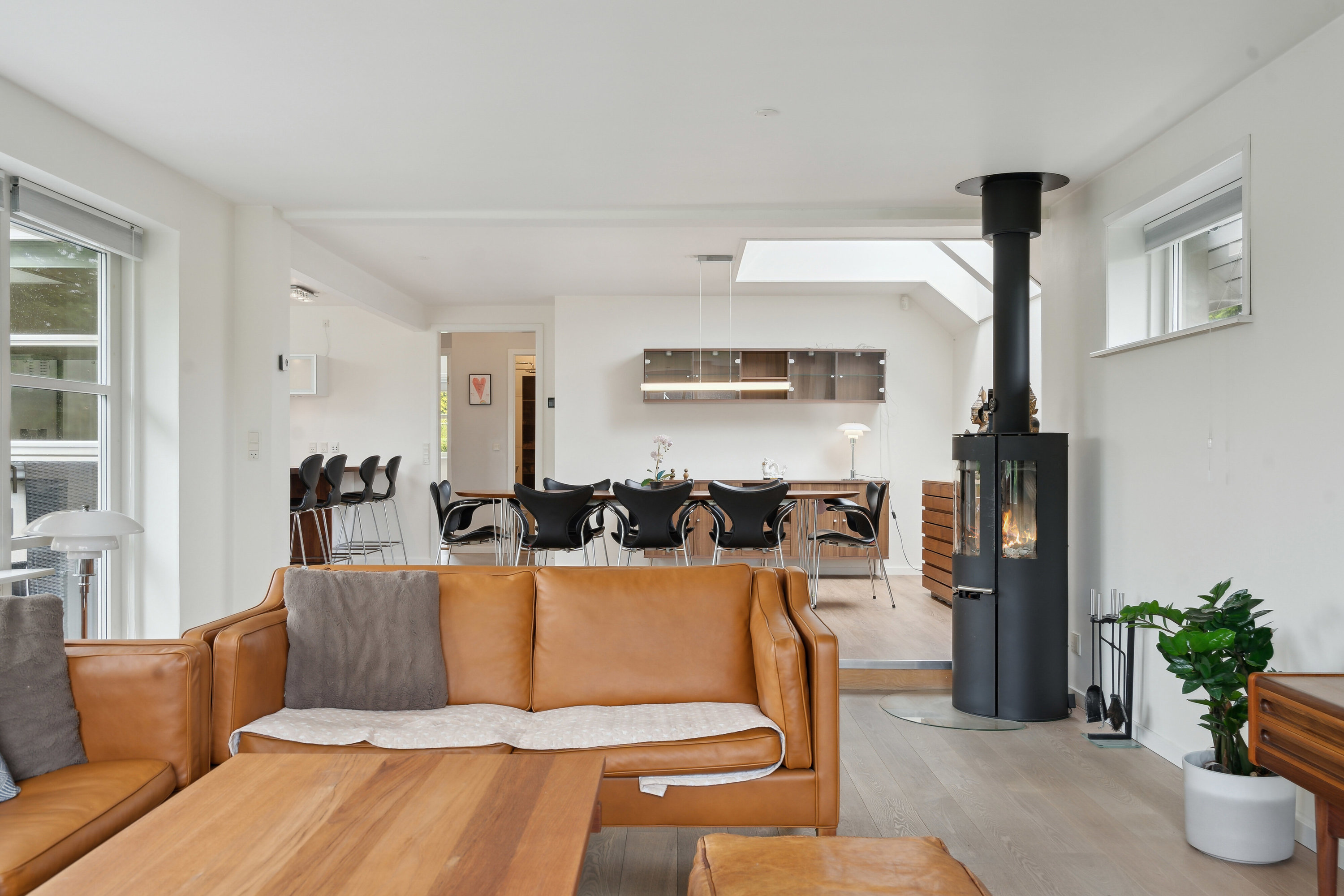 Fremhævet stue billede i fuldskærmstilstand. Billede af Emmavænget 16, Næsby, 5270 Odense N