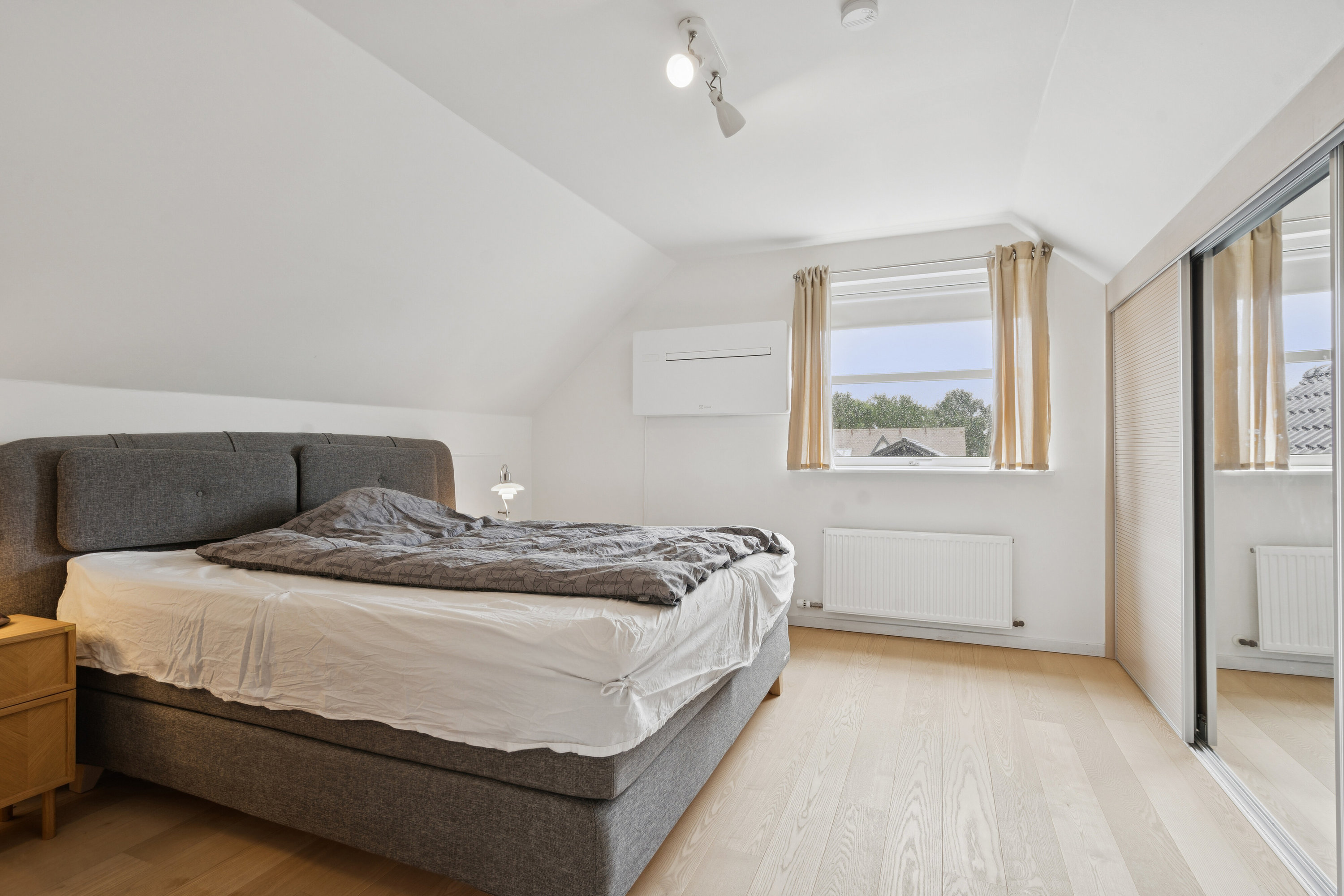 Fremhævet soveværelse billede i fuldskærmstilstand. Billede af Emmavænget 16, Næsby, 5270 Odense N