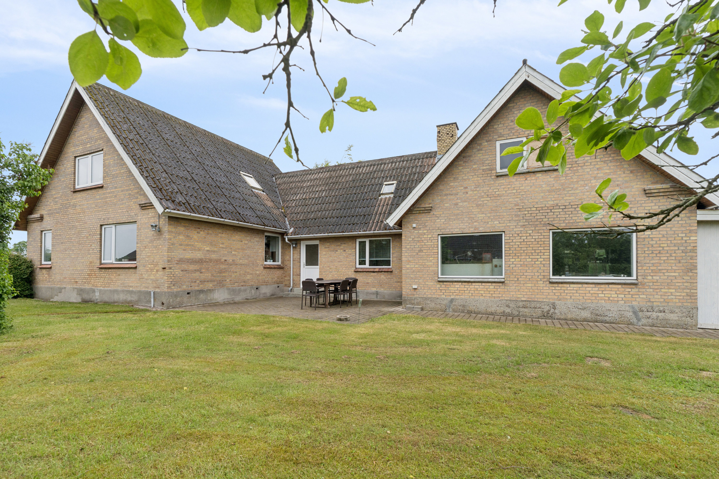 Fremhævet set fra haven billede i fuldskærmstilstand. Billede af Tuenvej 68, Tuen, 9881 Bindslev