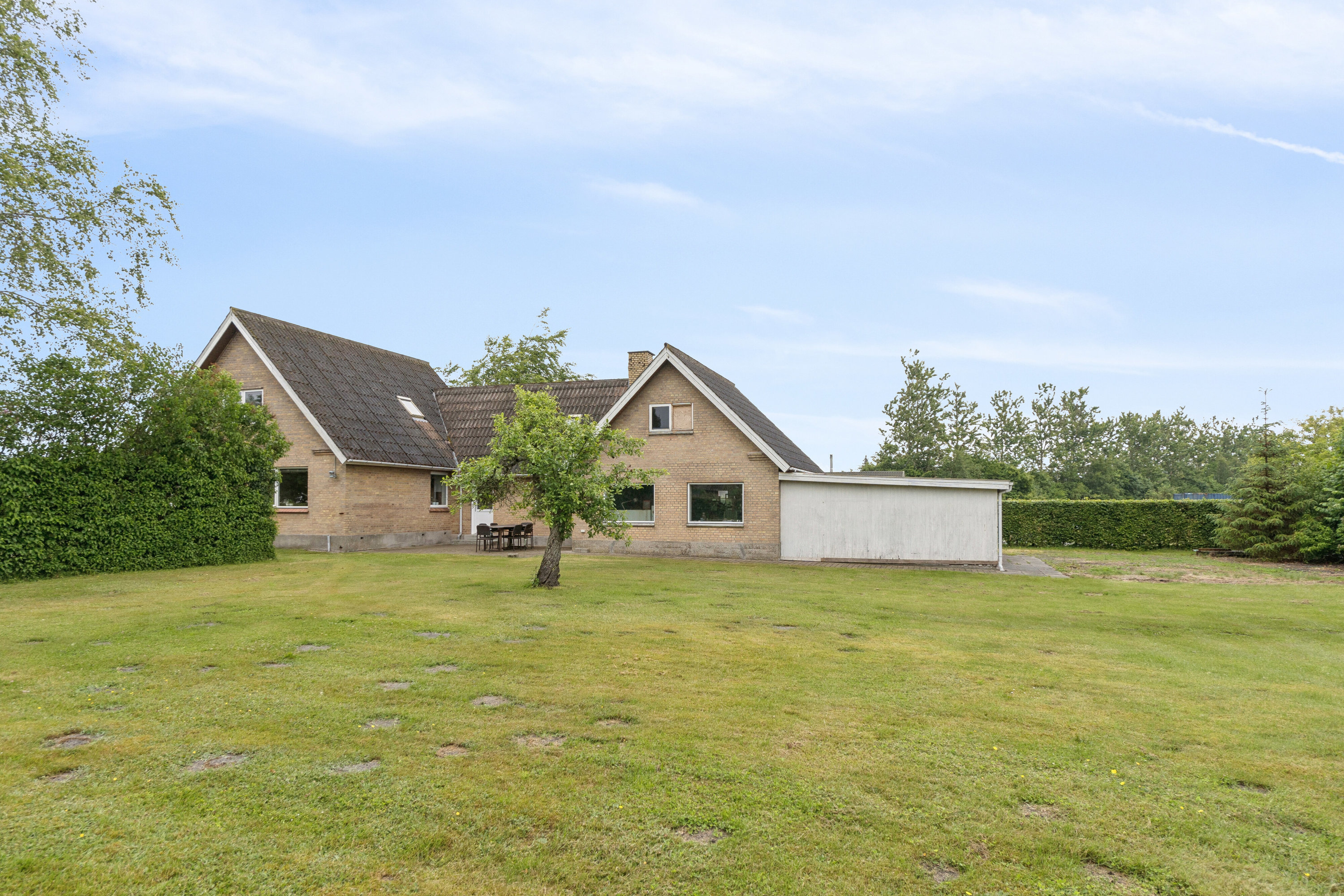 Fremhævet set fra haven billede i fuldskærmstilstand. Billede af Tuenvej 68, Tuen, 9881 Bindslev