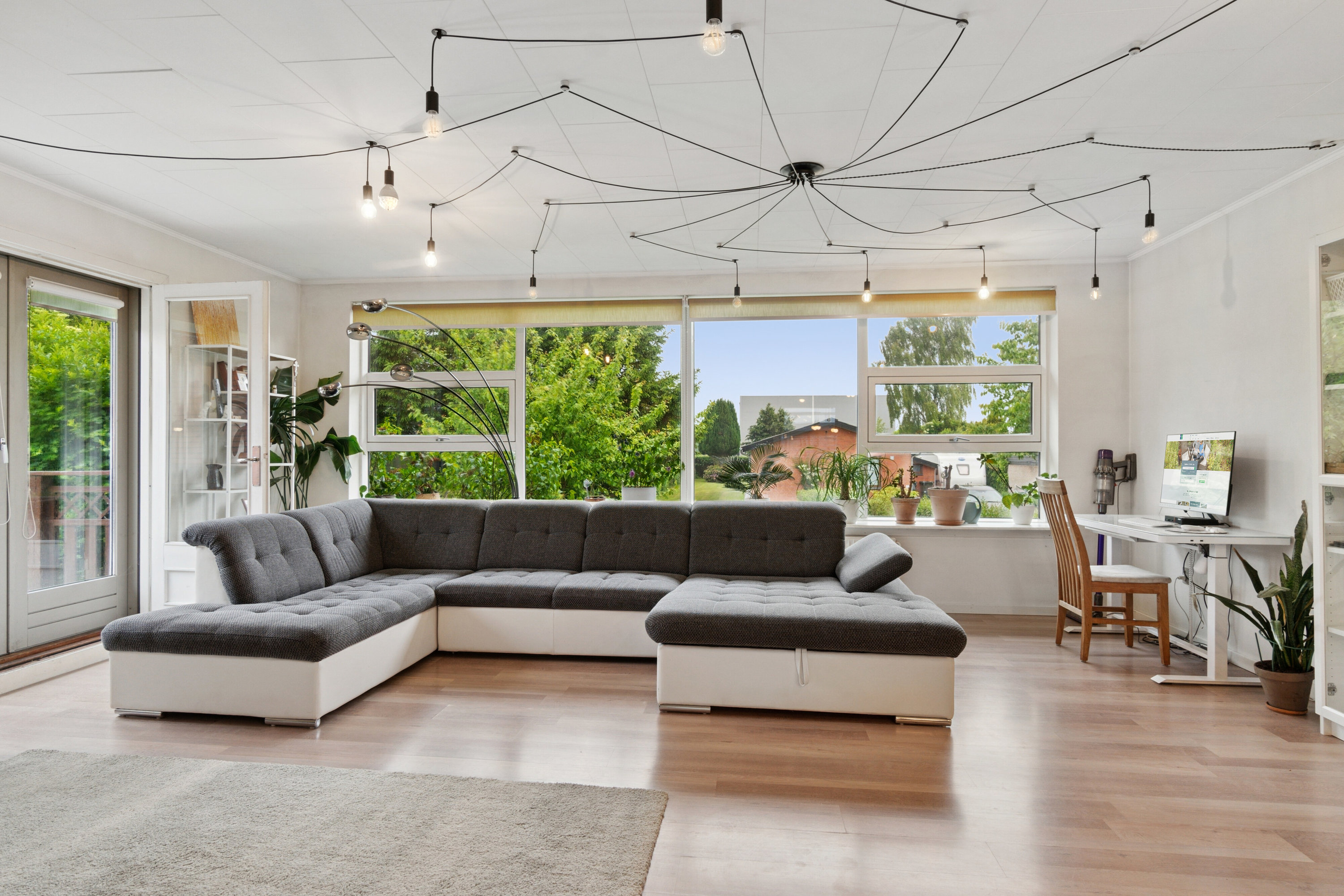 Fremhævet stue billede i fuldskærmstilstand. Billede af Lærkevænget 10, 8721 Daugård