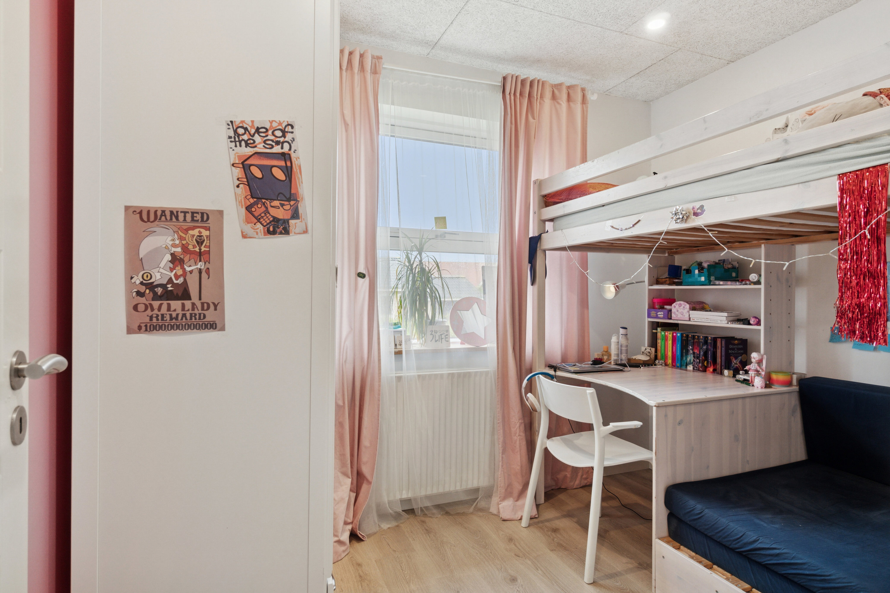 Fremhævet arbejdsværelse billede i fuldskærmstilstand. Billede af Lærkevænget 10, 8721 Daugård