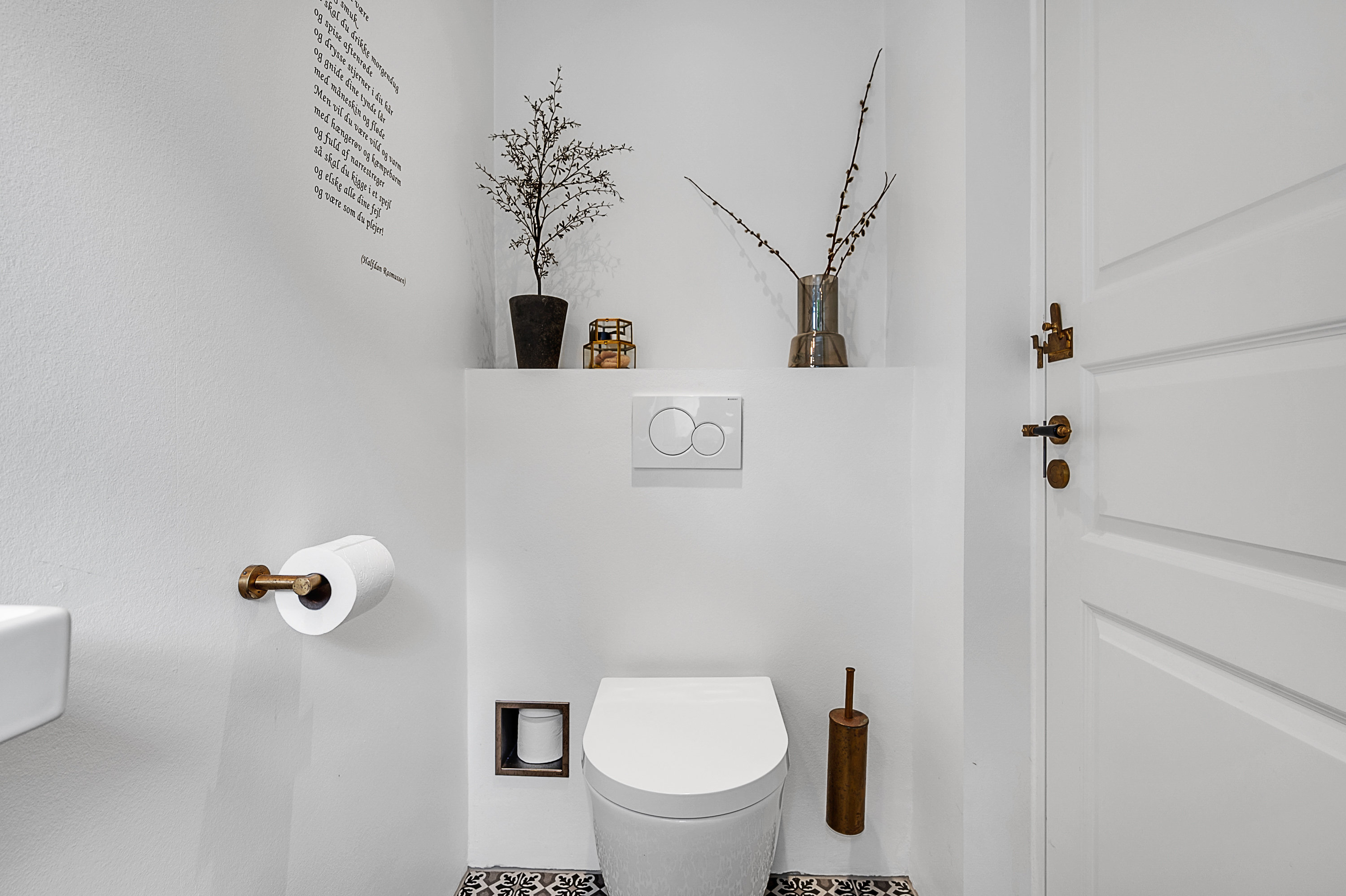 Fremhævet toilet billede i fuldskærmstilstand. Billede af Skjoldsgade 5, 8260 Viby J