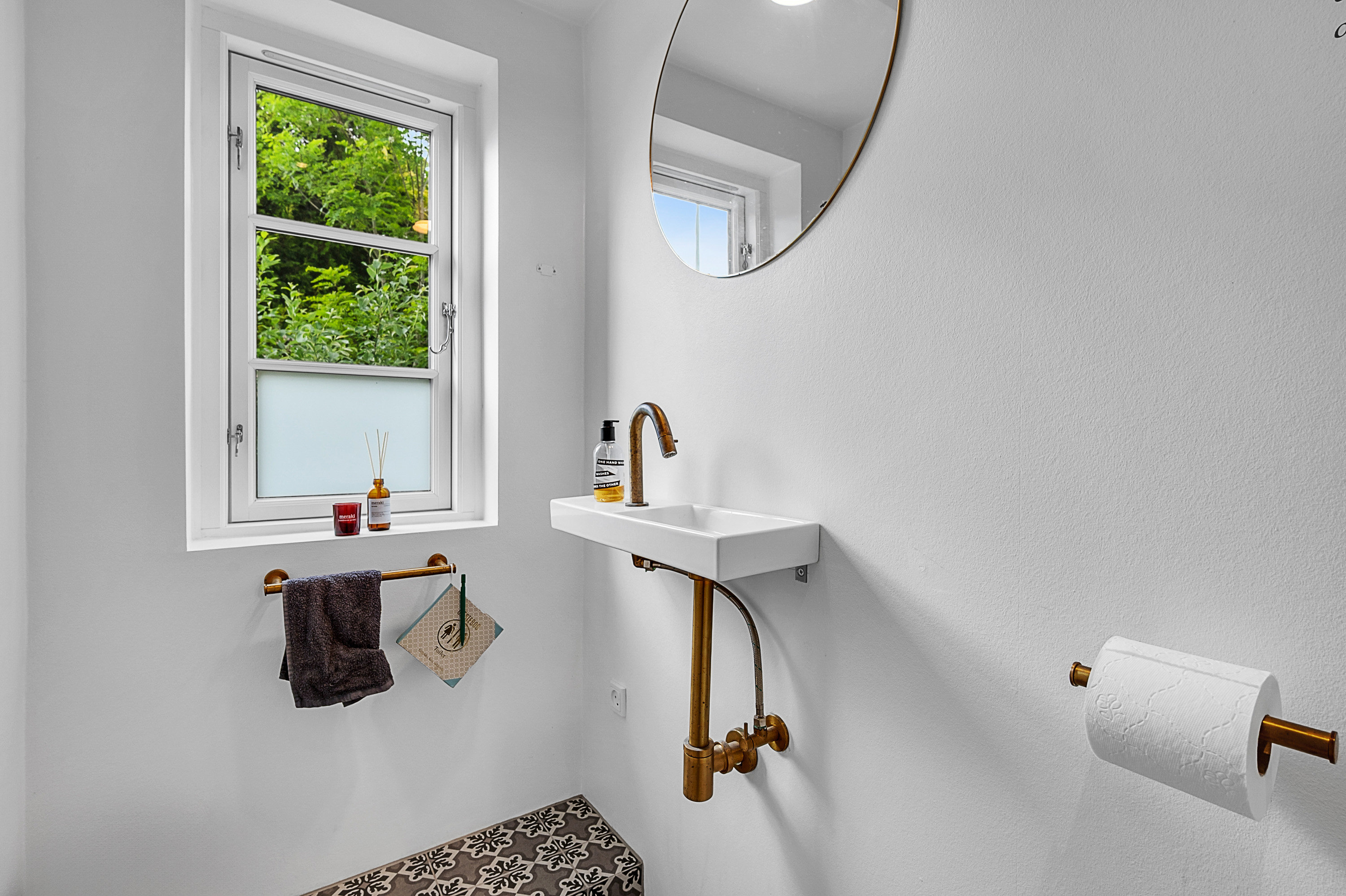 Fremhævet toilet billede i fuldskærmstilstand. Billede af Skjoldsgade 5, 8260 Viby J