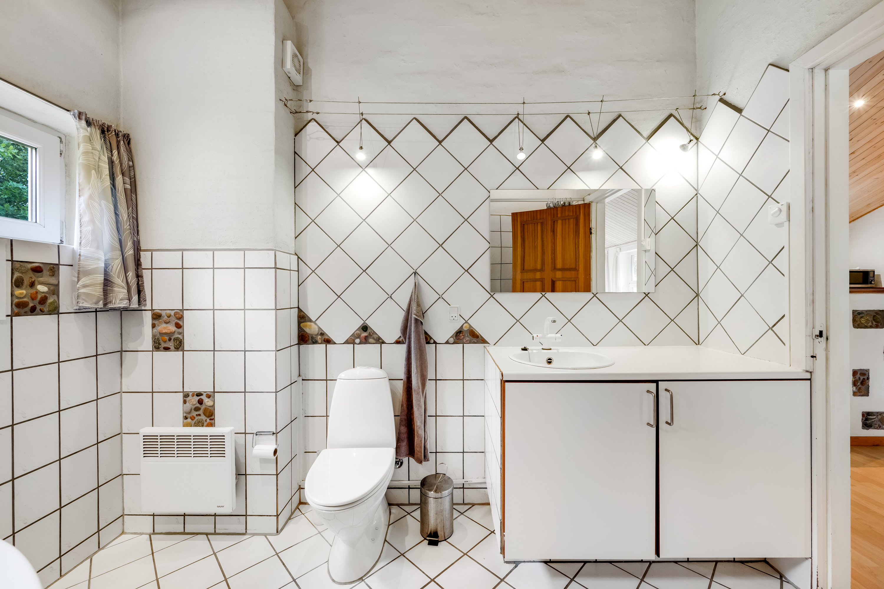 Fremhævet andet billede i fuldskærmstilstand. Billede af Alrum 1, Stadil, 6980 Tim