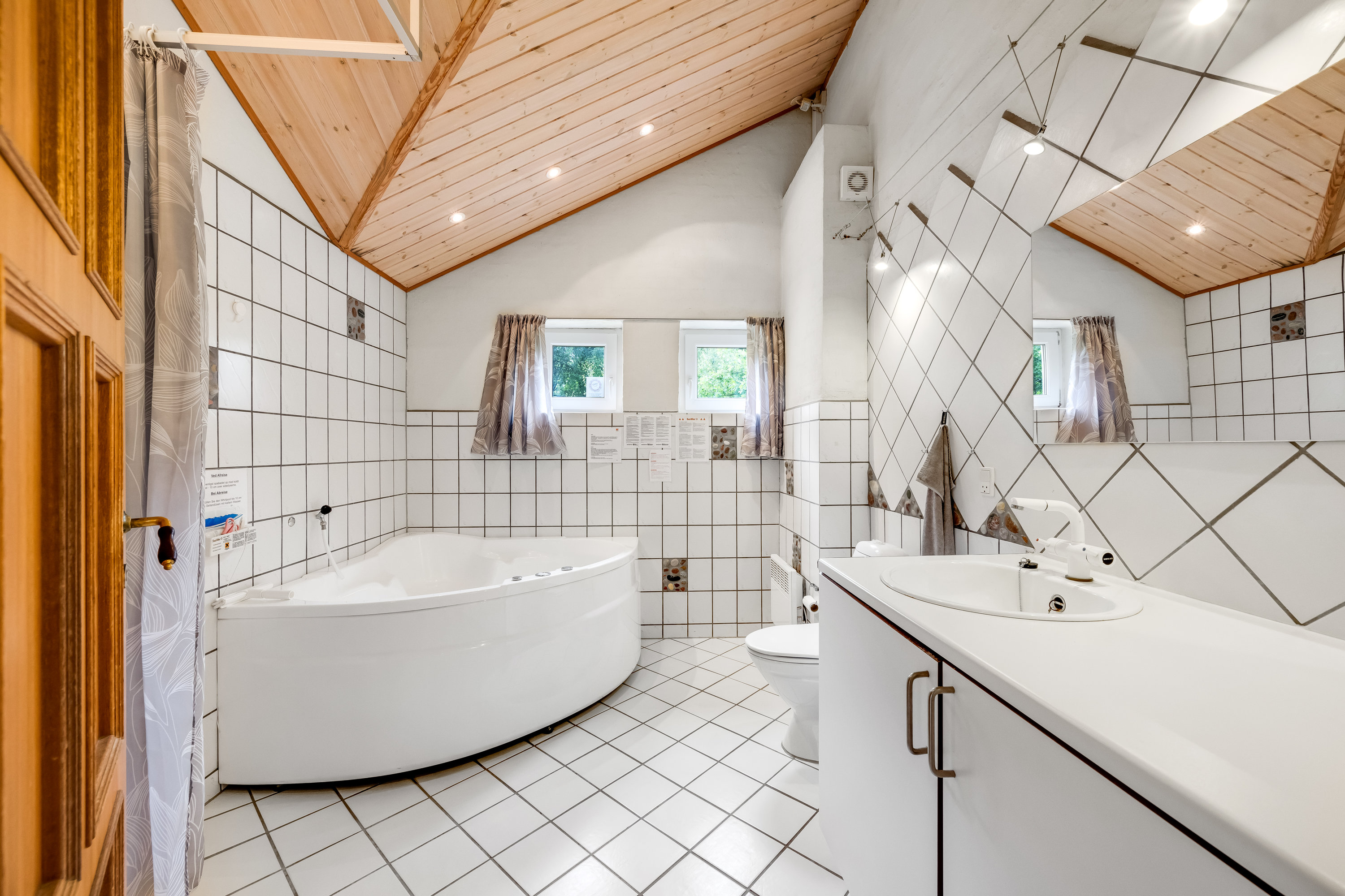 Fremhævet badeværelse billede i fuldskærmstilstand. Billede af Alrum 1, Stadil, 6980 Tim