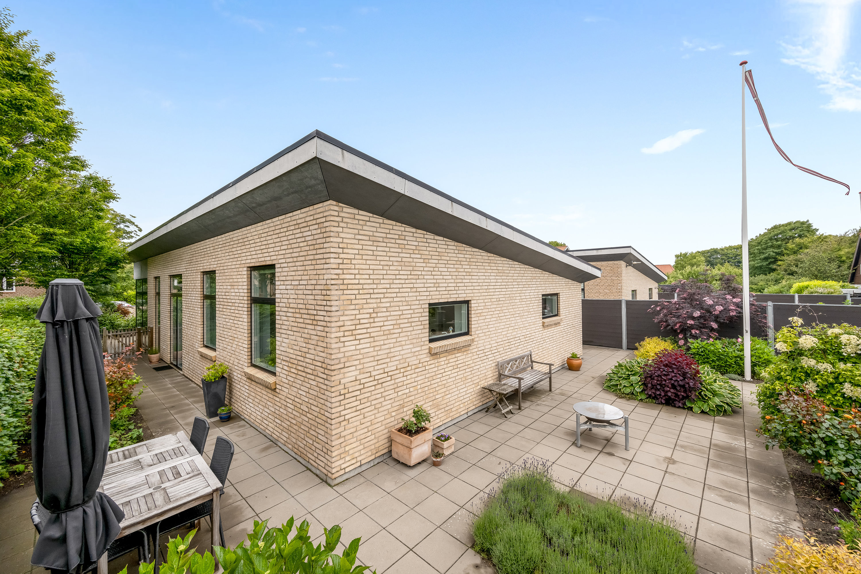 Fremhævet facade billede i fuldskærmstilstand. Billede af Kongshøjvej 13, 6950 Ringkøbing