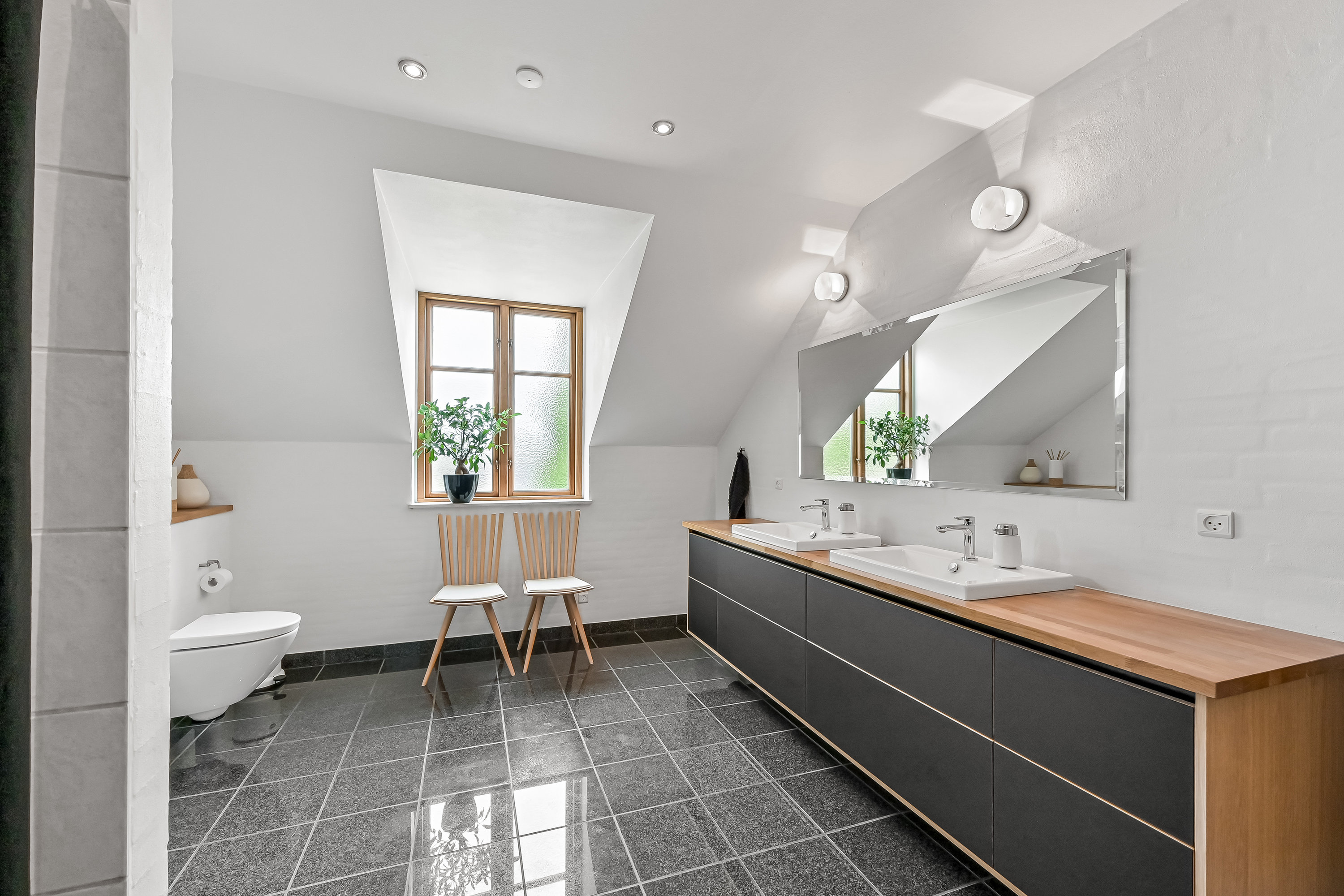 Fremhævet badeværelse billede i fuldskærmstilstand. Billede af Nørre Lindbjerg 5, Gjellerup, 7400 Herning