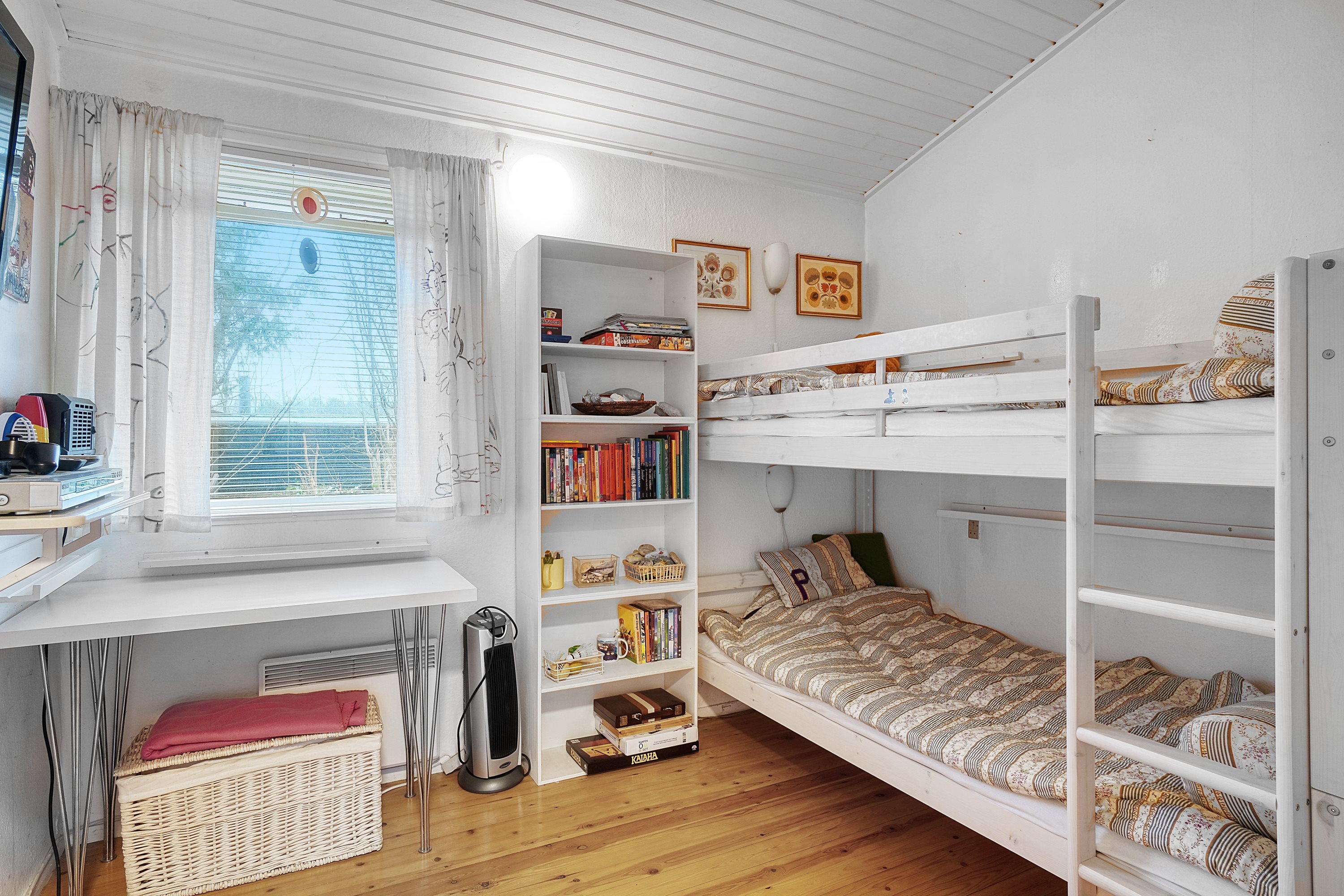 Fremhævet værelse billede i fuldskærmstilstand. Billede af Ørnevej 4, 3120 Dronningmølle