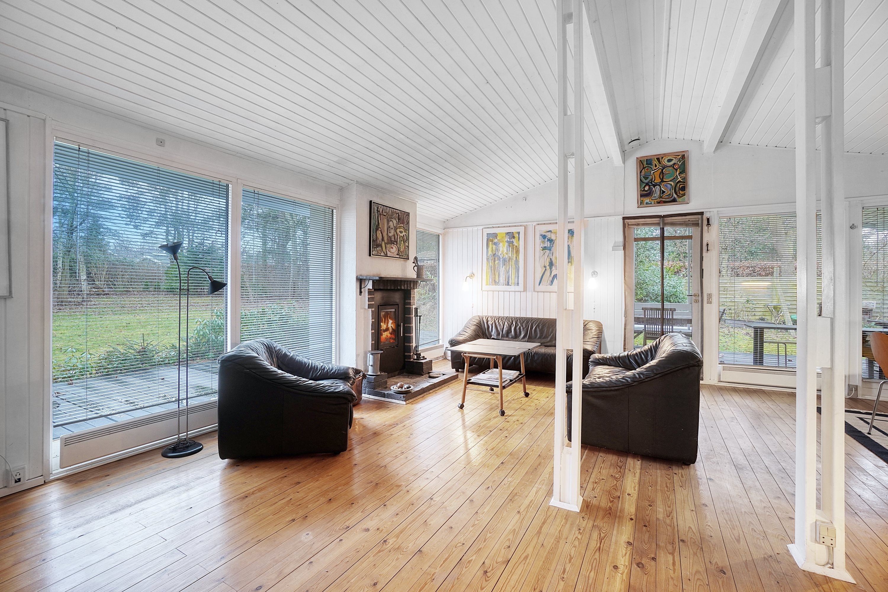 Fremhævet stue billede i fuldskærmstilstand. Billede af Ørnevej 4, 3120 Dronningmølle