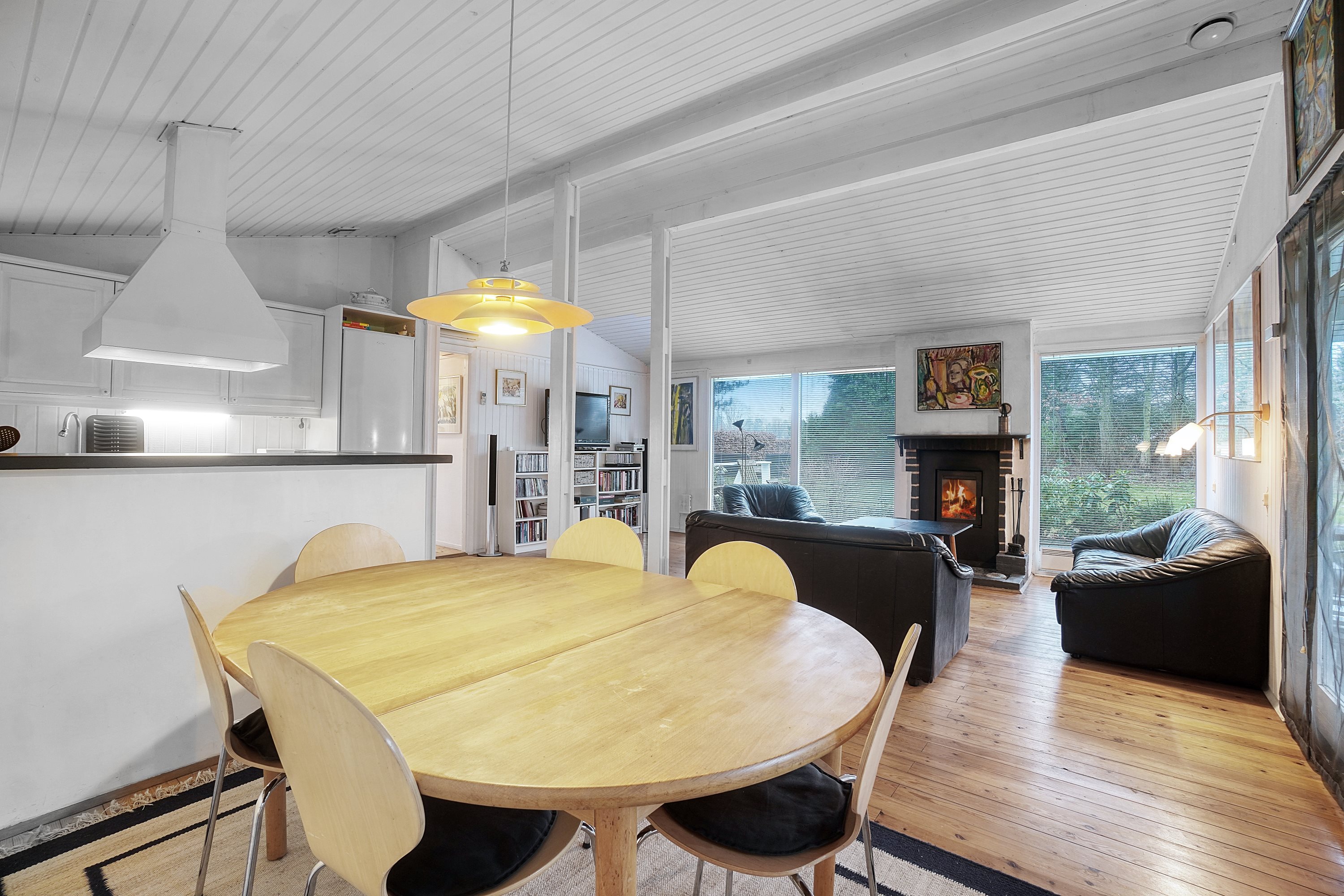 Fremhævet stue billede i fuldskærmstilstand. Billede af Ørnevej 4, 3120 Dronningmølle