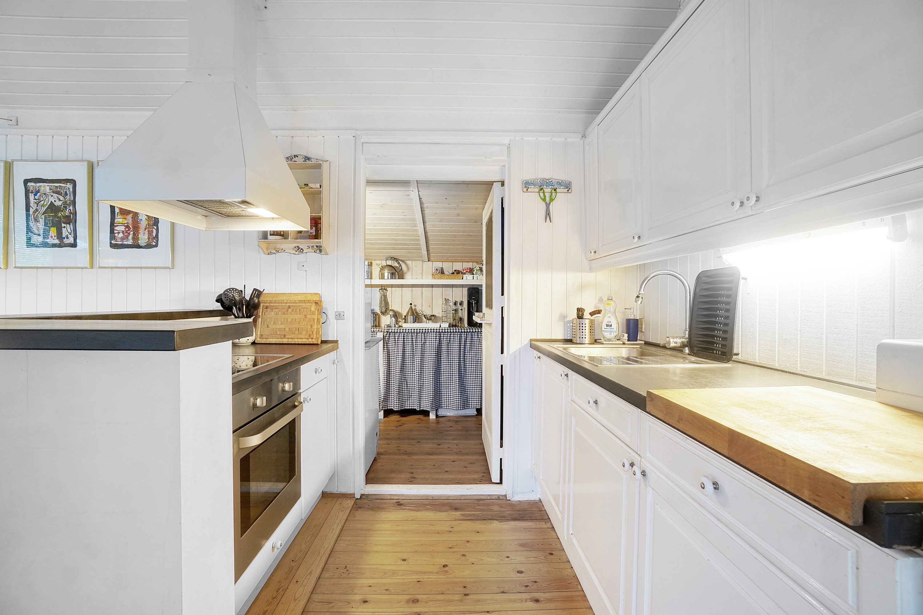 Fremhævet køkken billede i fuldskærmstilstand. Billede af Ørnevej 4, 3120 Dronningmølle