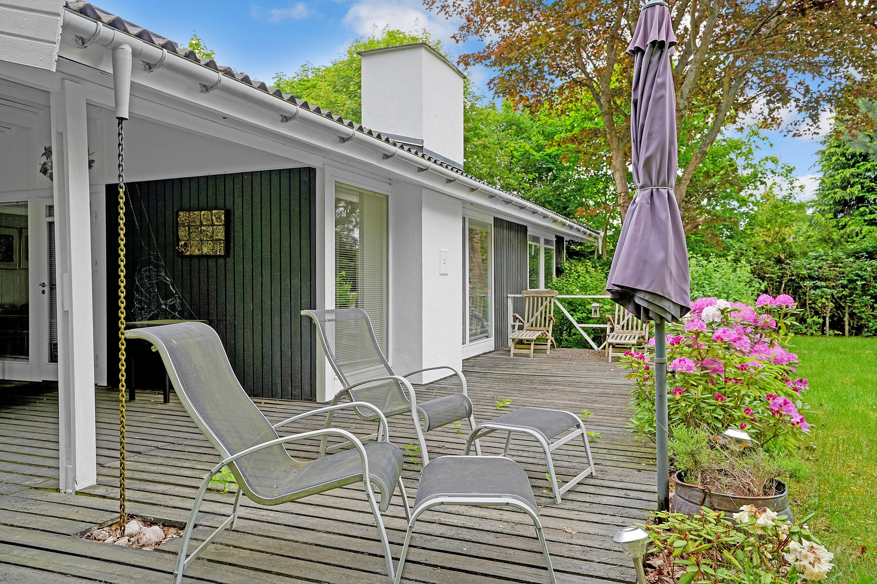 Fremhævet terrasse billede i fuldskærmstilstand. Billede af Ørnevej 4, 3120 Dronningmølle