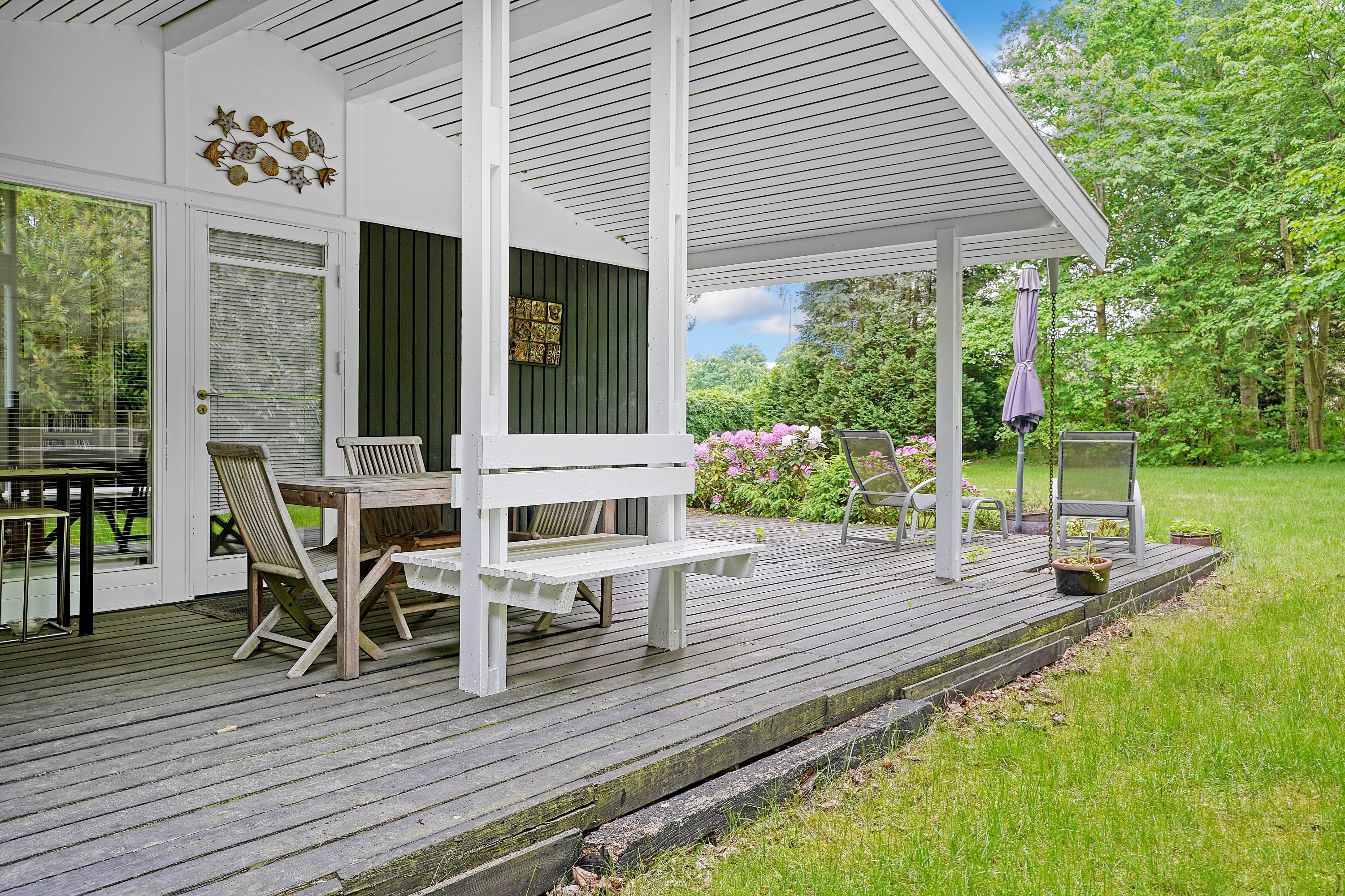 Fremhævet terrasse billede i fuldskærmstilstand. Billede af Ørnevej 4, 3120 Dronningmølle