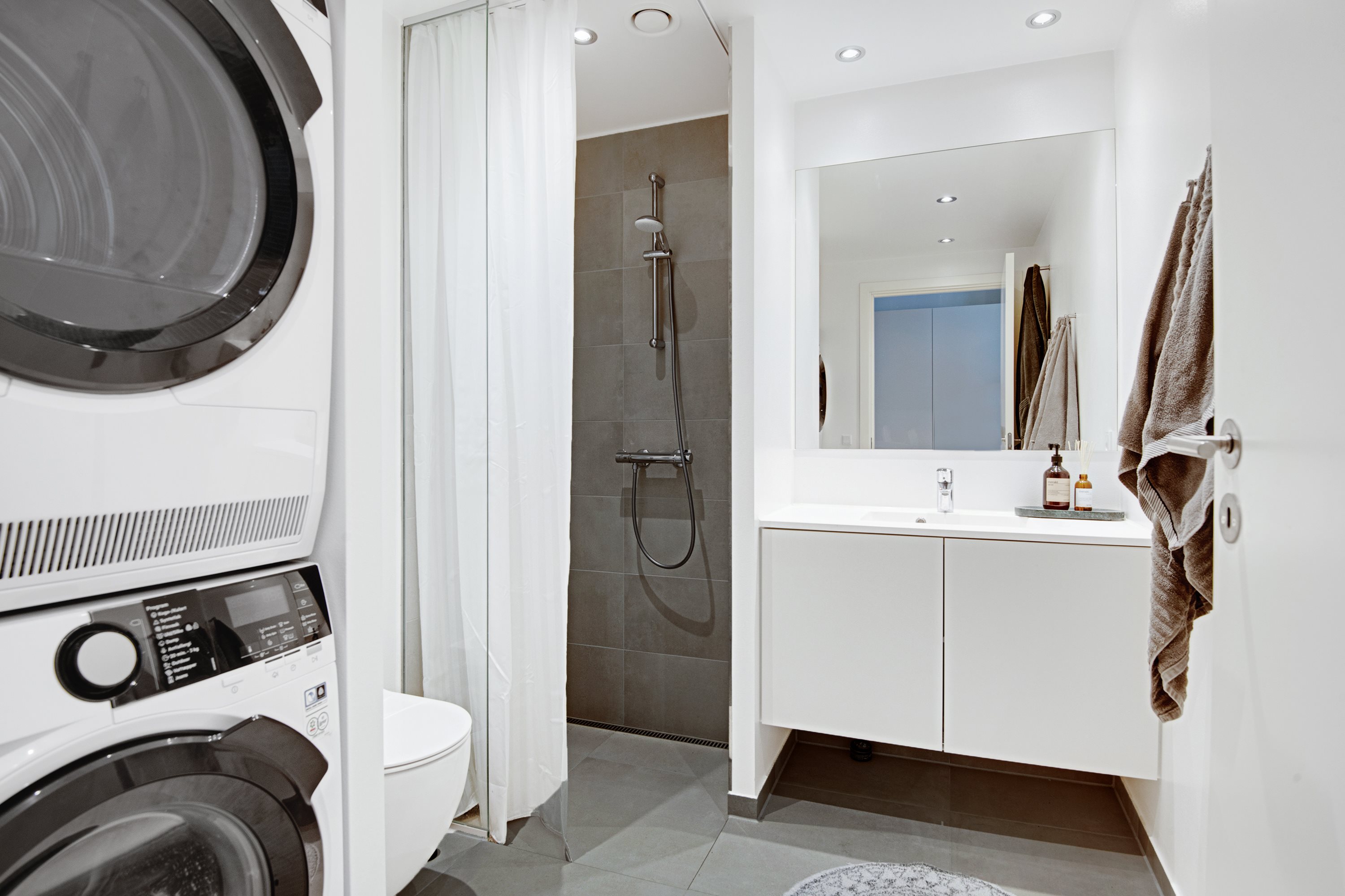 Fremhævet badeværelse billede i fuldskærmstilstand. Billede af Stjernepladsen 16, 4. tv., 9000 Aalborg