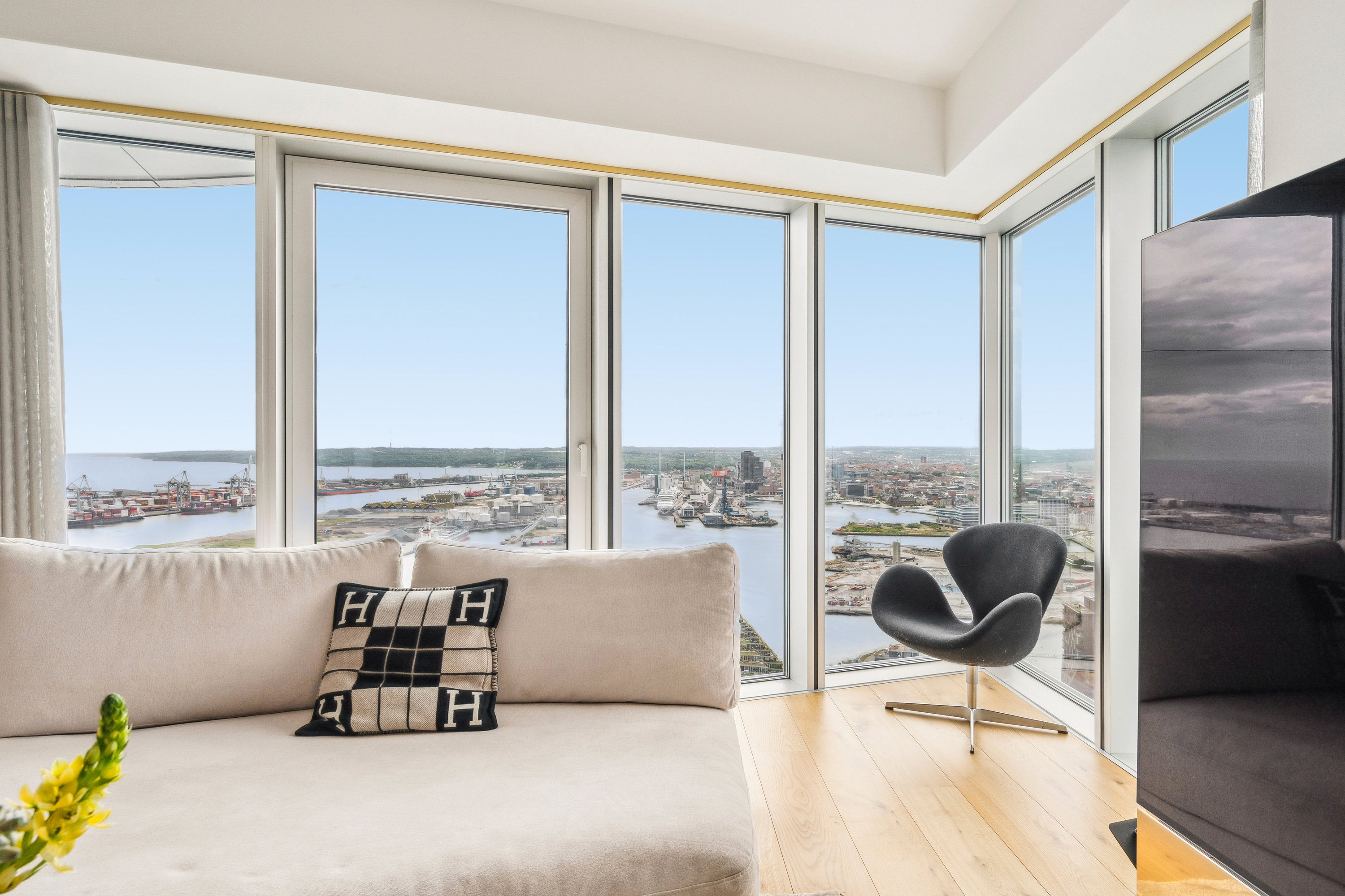 Fremhævet stue billede i fuldskærmstilstand. Billede af Helga Pedersens Gade 79, 41. 6., 8000 Aarhus C