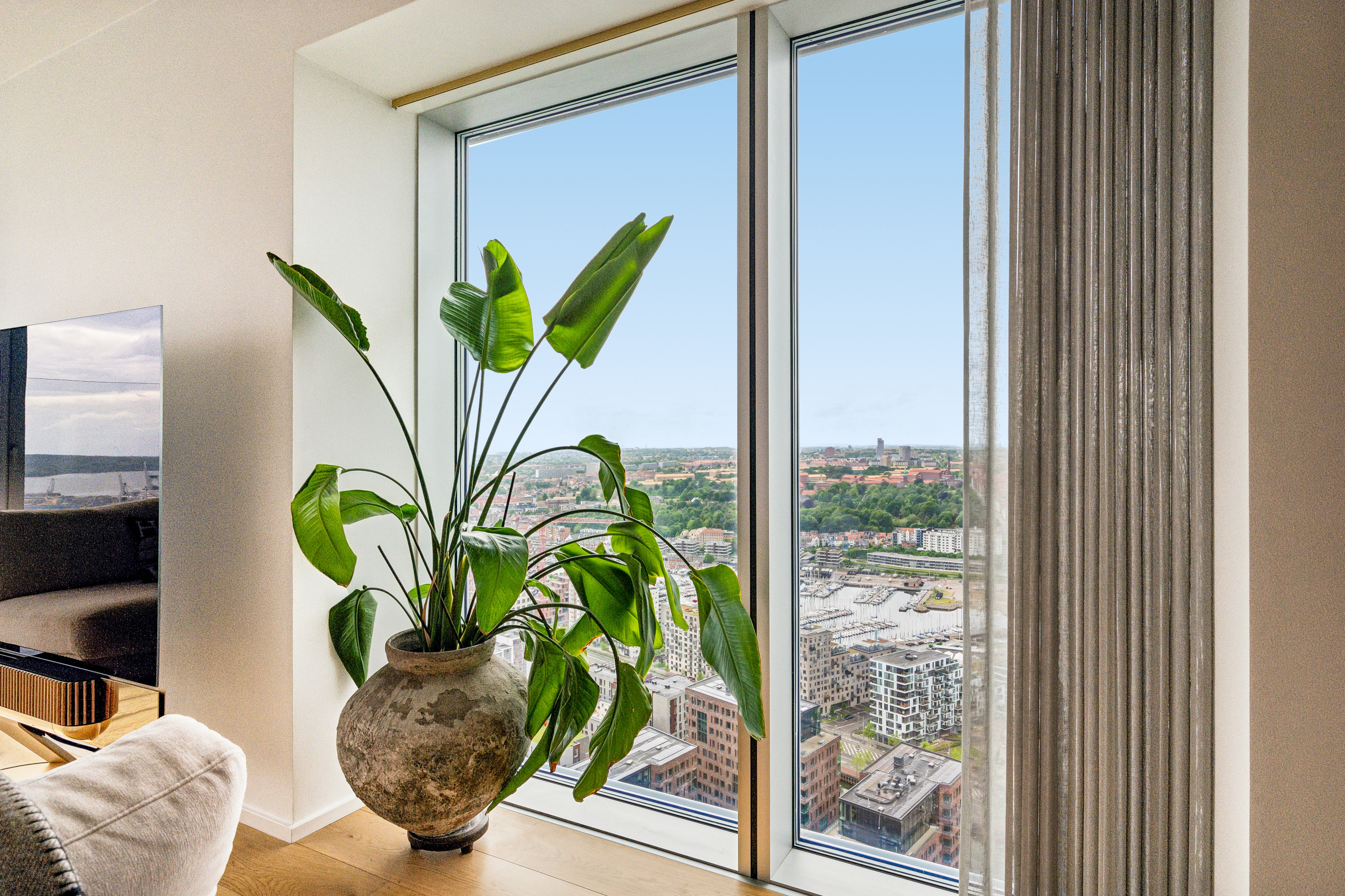 Fremhævet stue billede i fuldskærmstilstand. Billede af Helga Pedersens Gade 79, 41. 6., 8000 Aarhus C