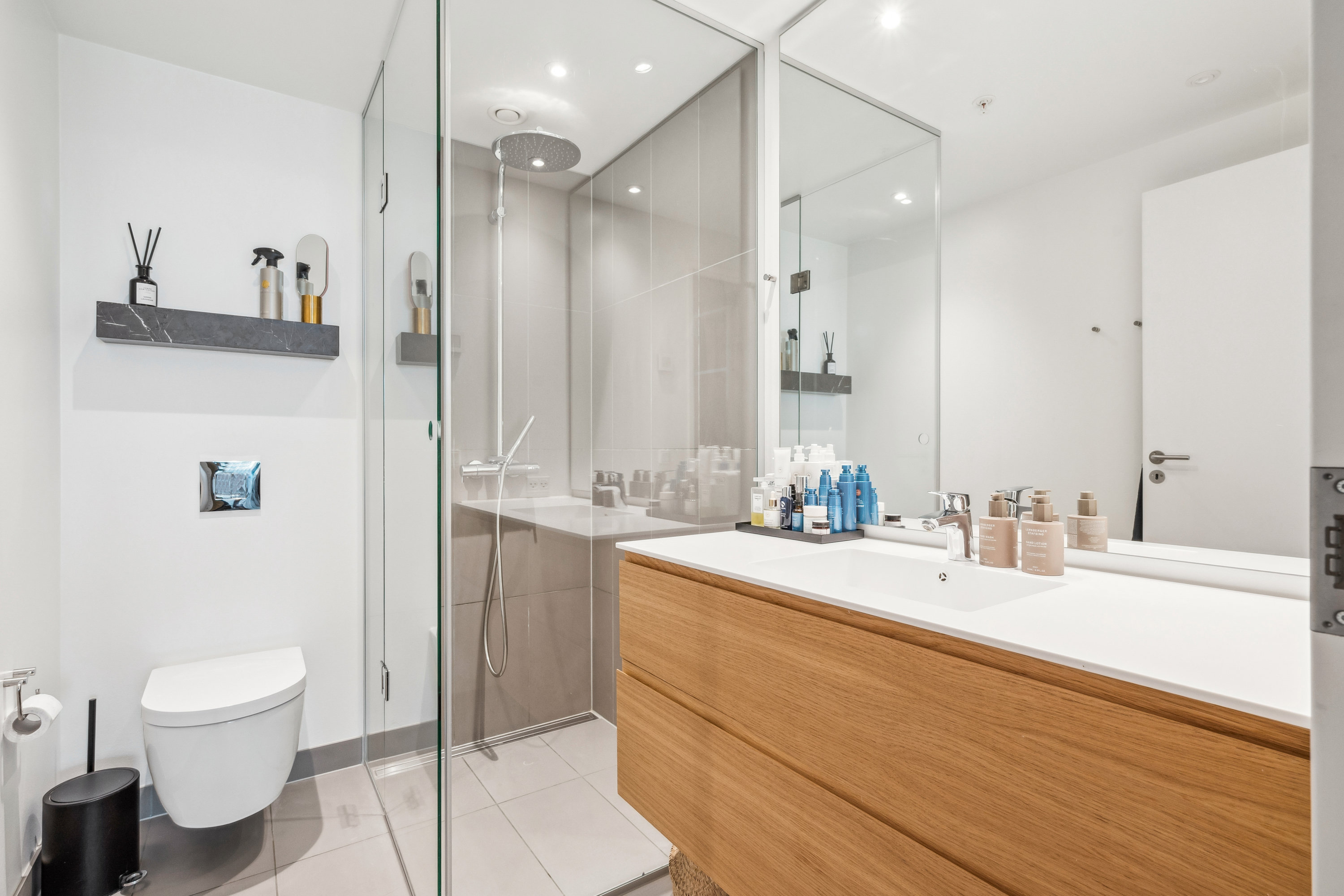 Fremhævet badeværelse billede i fuldskærmstilstand. Billede af Helga Pedersens Gade 79, 41. 6., 8000 Aarhus C