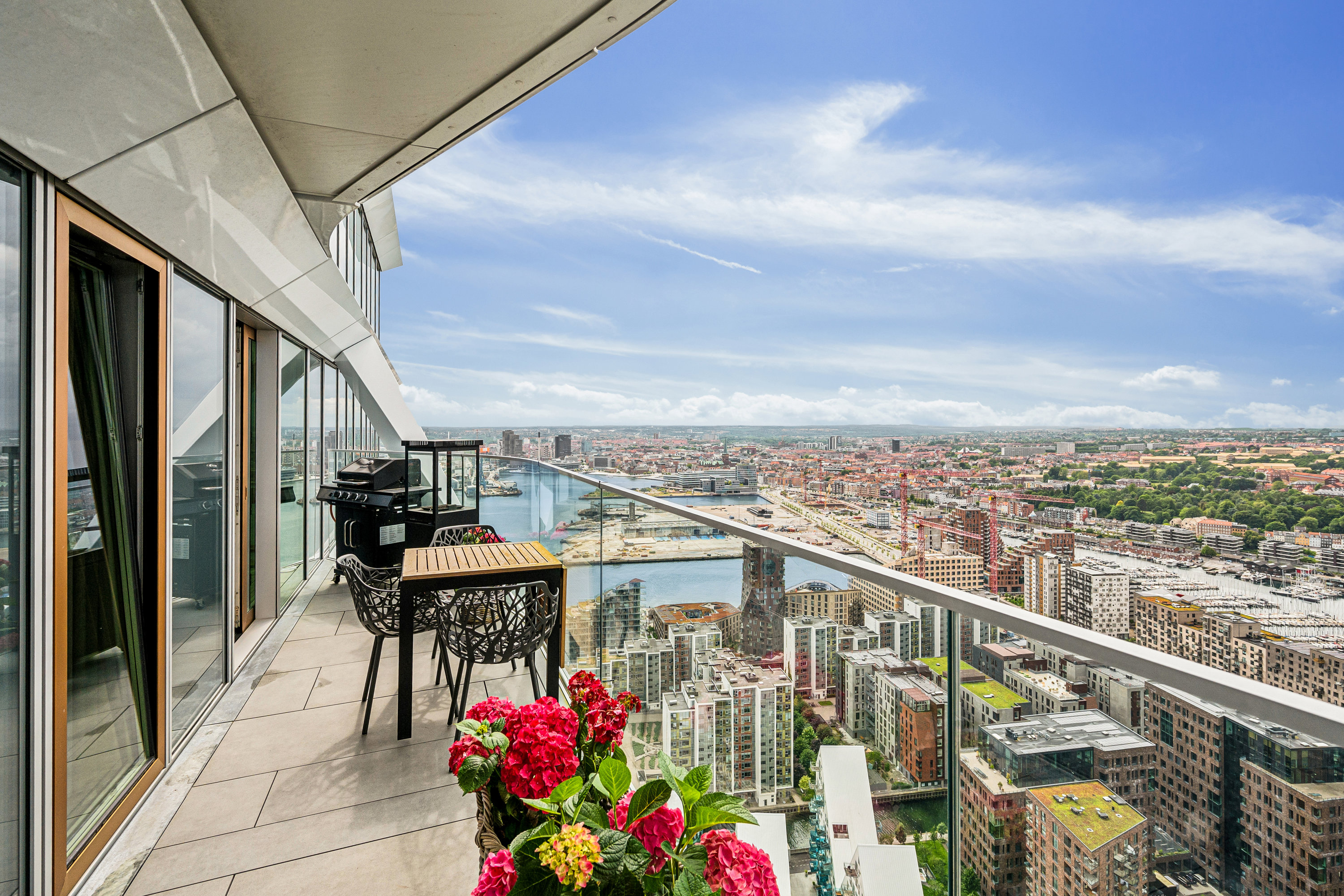 Fremhævet altan billede i fuldskærmstilstand. Billede af Helga Pedersens Gade 79, 41. 6., 8000 Aarhus C