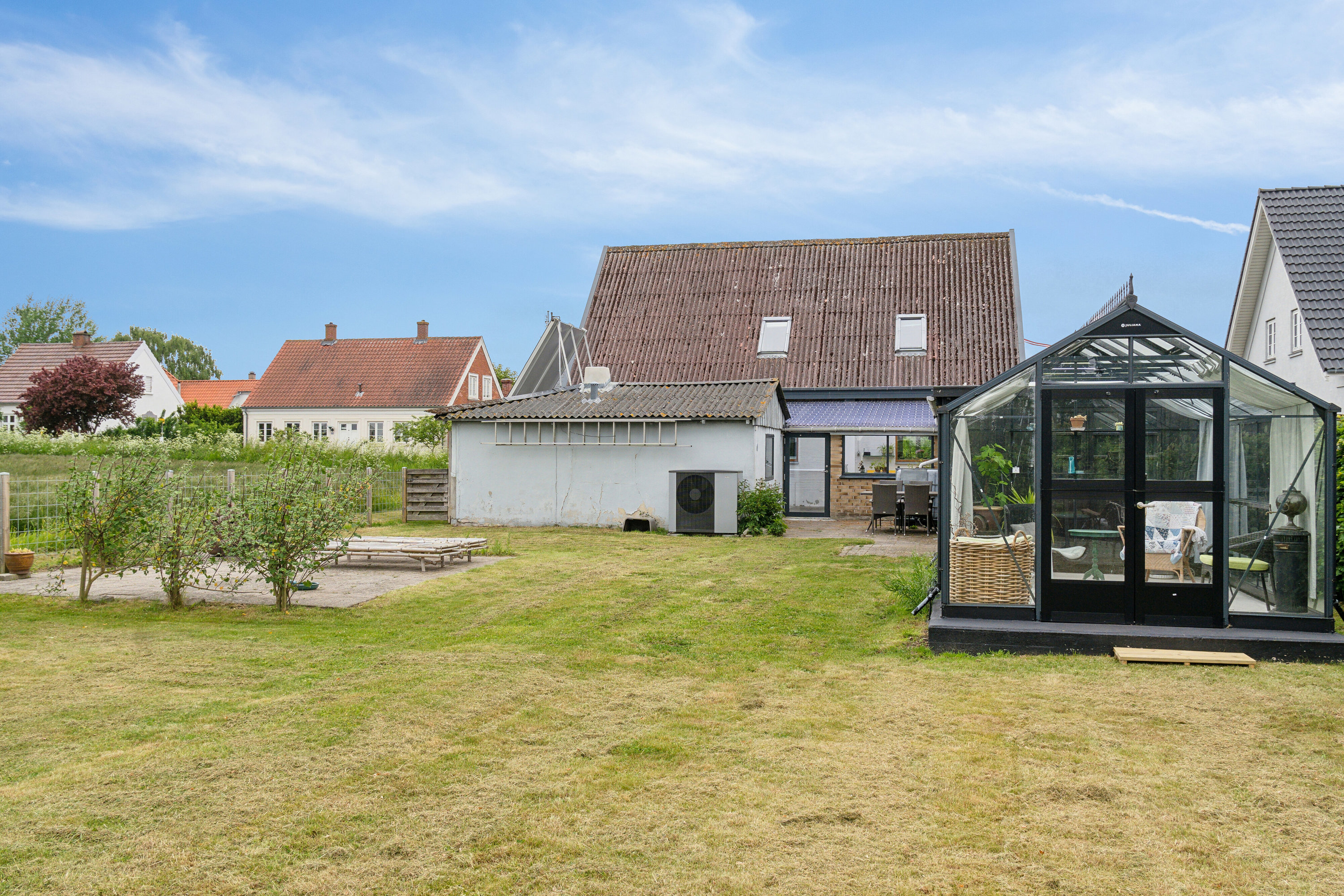 Fremhævet set fra haven billede i fuldskærmstilstand. Billede af Højensvej 140, Egense, 5700 Svendborg