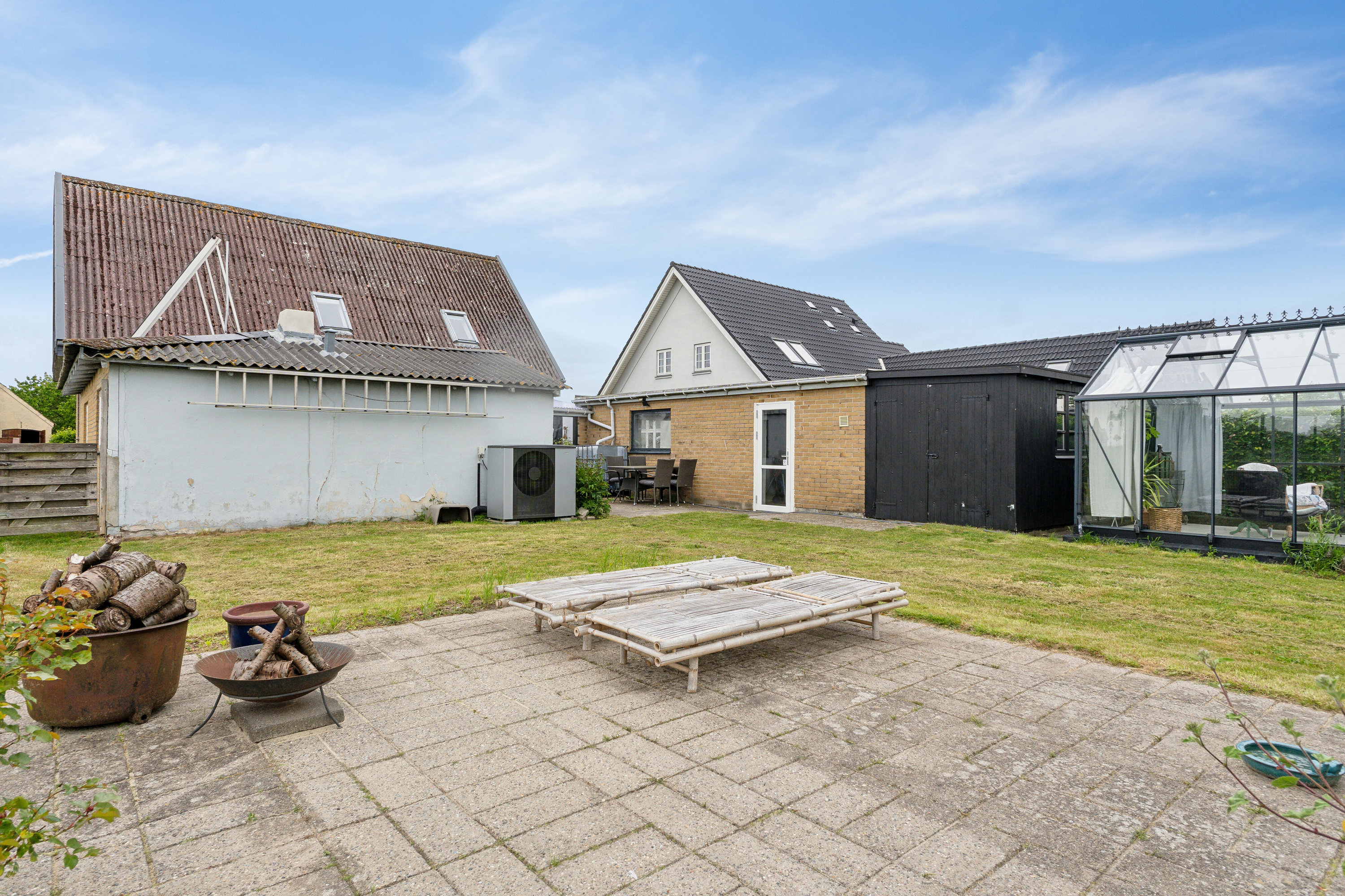 Fremhævet set fra haven billede i fuldskærmstilstand. Billede af Højensvej 140, Egense, 5700 Svendborg