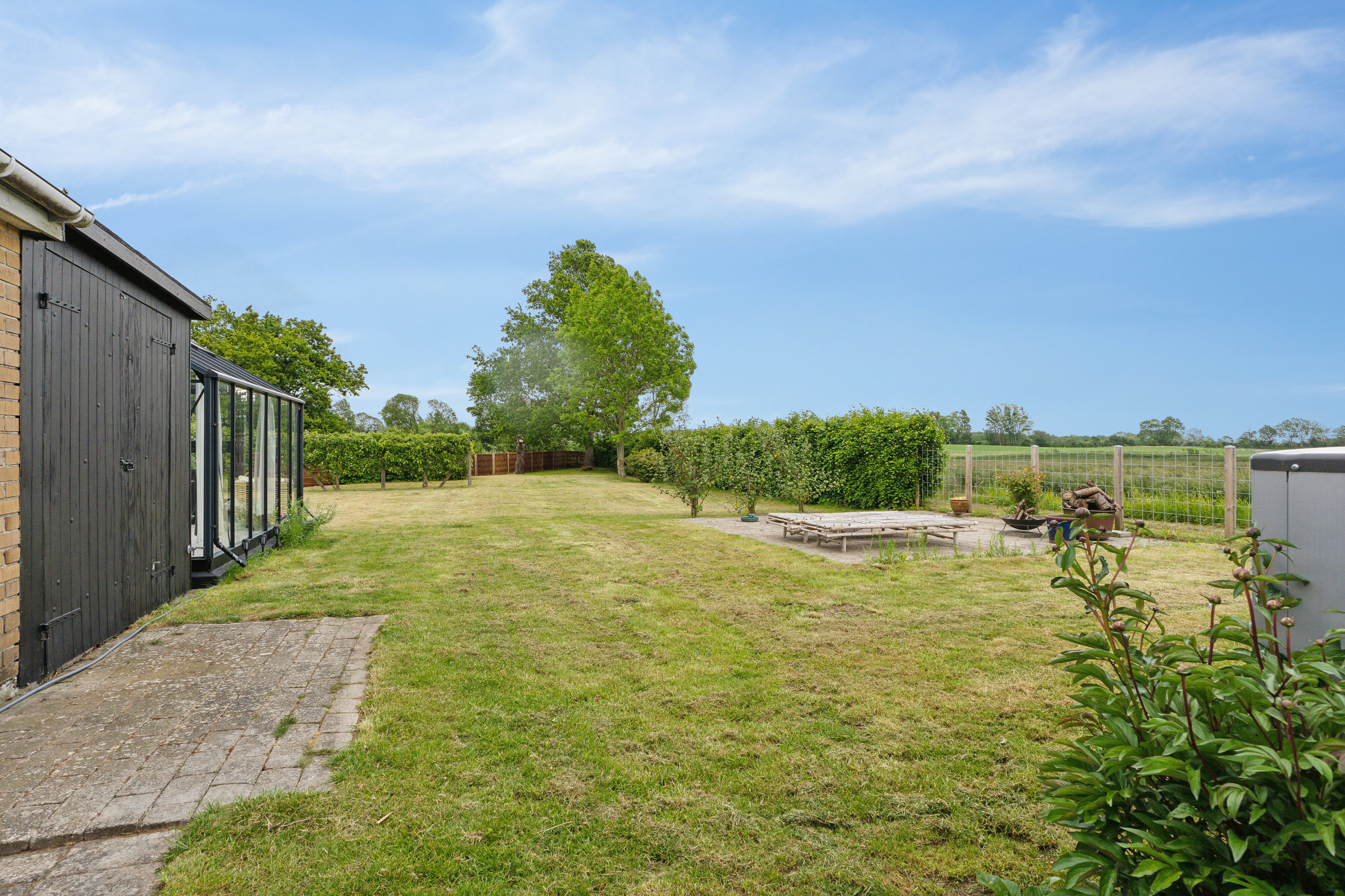 Fremhævet set fra haven billede i fuldskærmstilstand. Billede af Højensvej 140, Egense, 5700 Svendborg