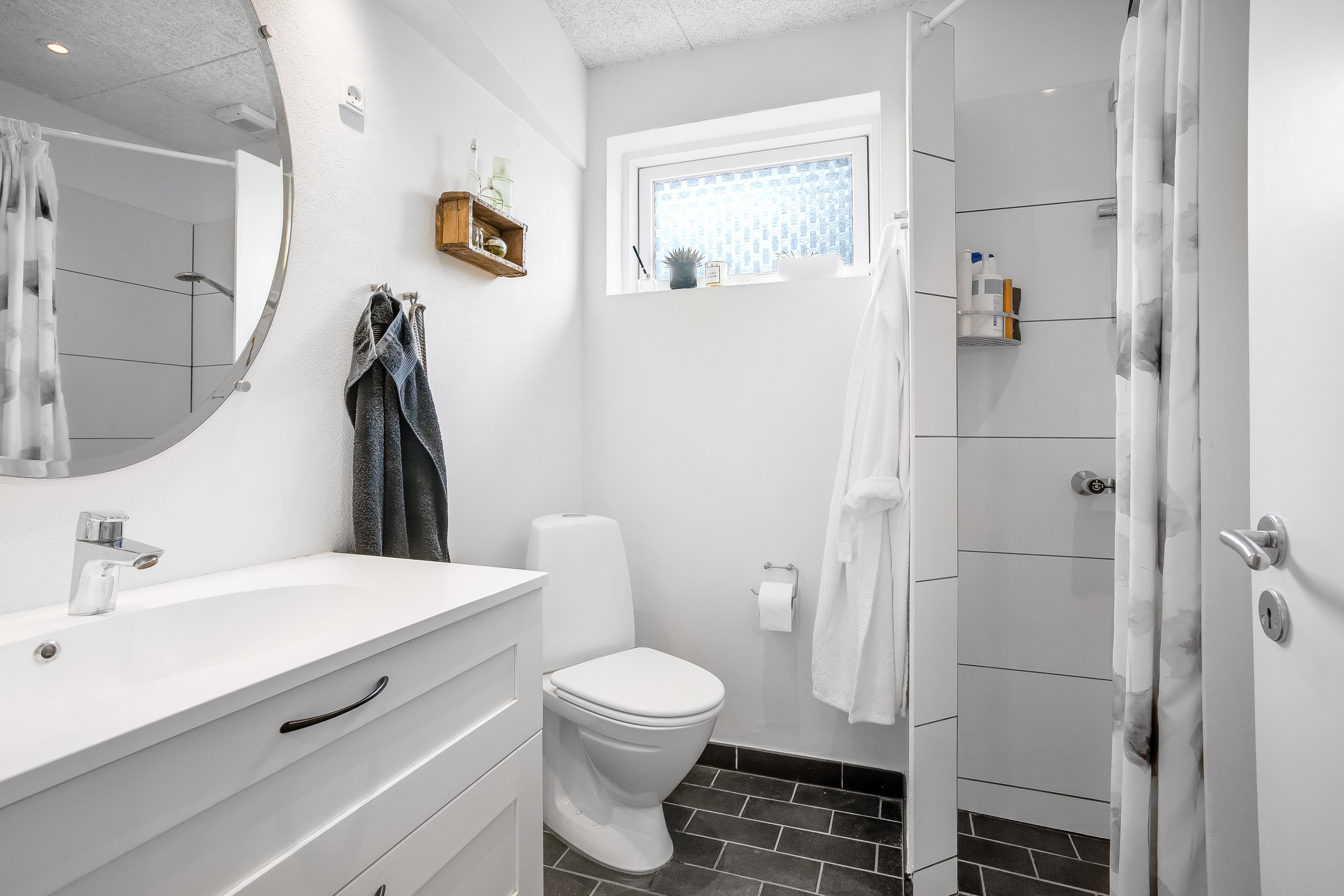 Fremhævet badeværelse billede i fuldskærmstilstand. Billede af Bredgade 27, 7680 Thyborøn