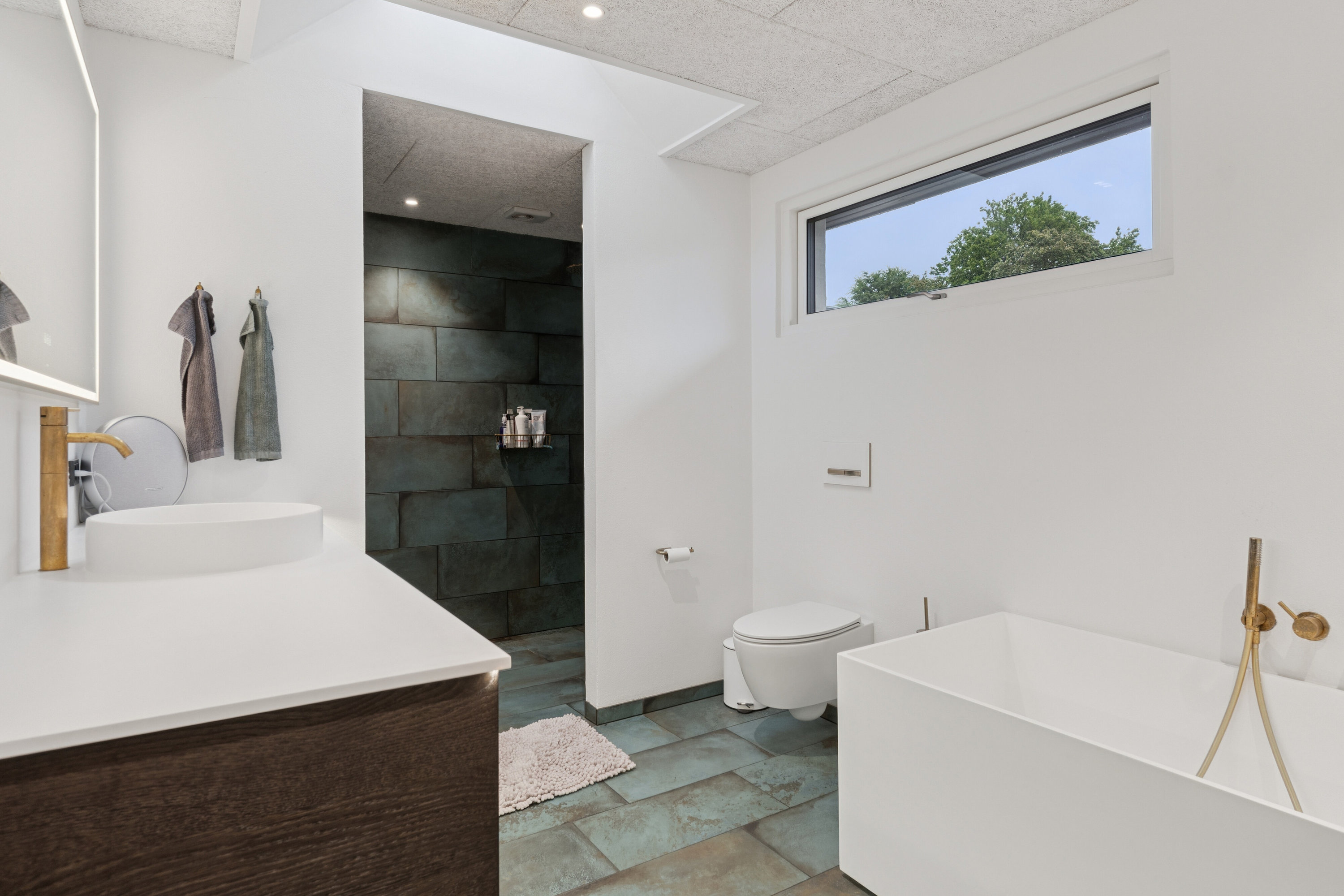 Fremhævet badeværelse billede i fuldskærmstilstand. Billede af Slugten 14, 9800 Hjørring