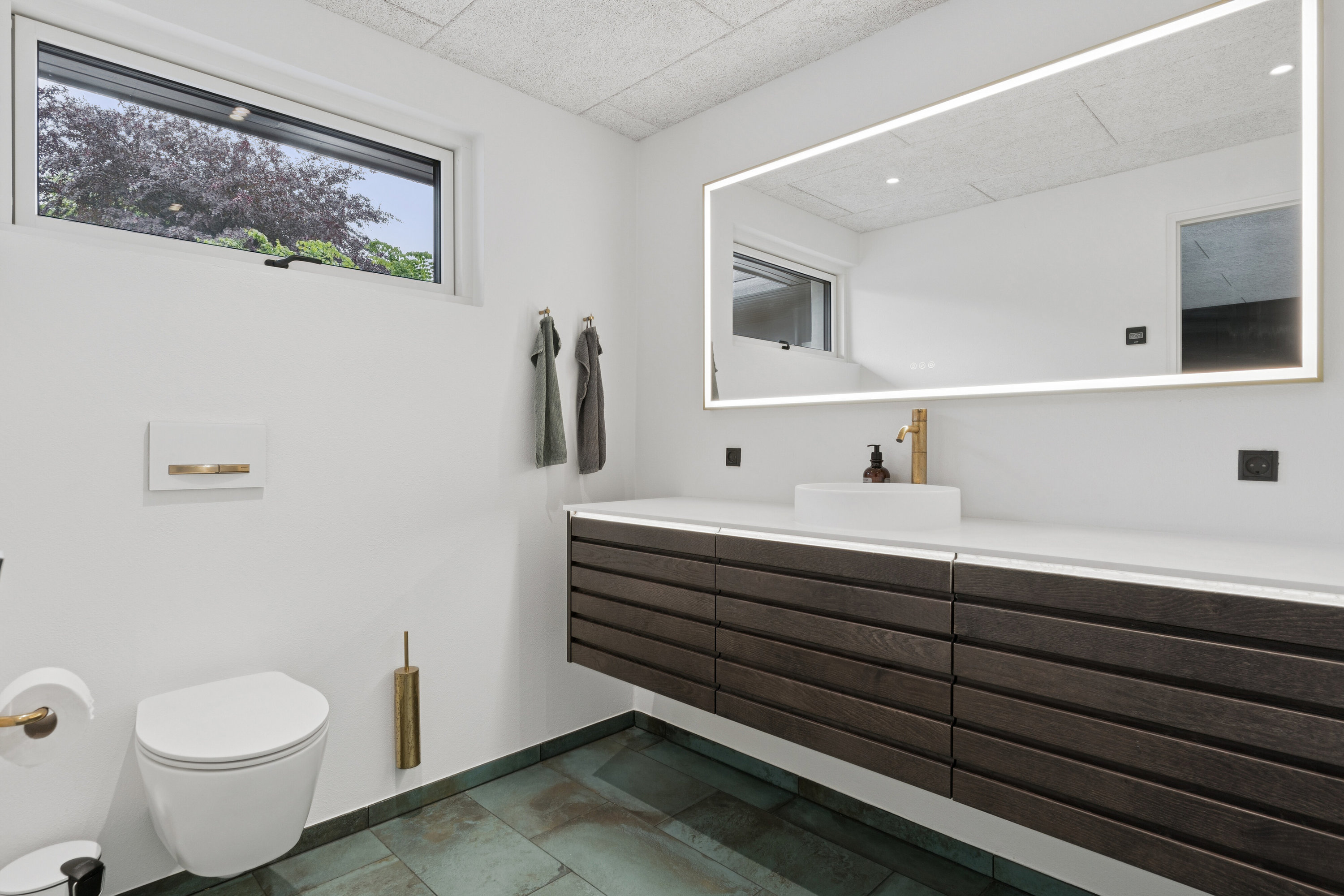 Fremhævet badeværelse billede i fuldskærmstilstand. Billede af Slugten 14, 9800 Hjørring