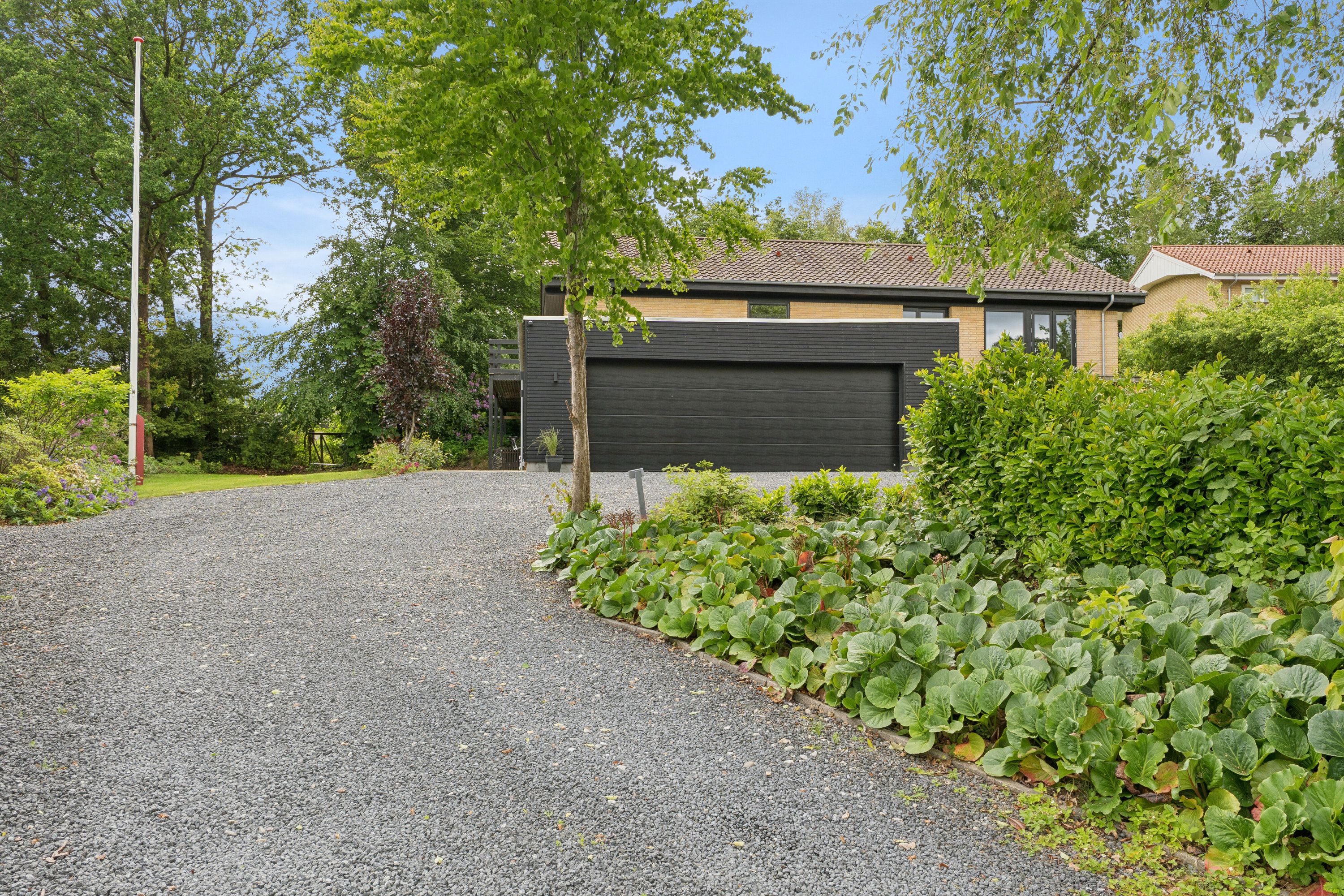 Fremhævet set fra vejen billede i fuldskærmstilstand. Billede af Risumvej 41, 8600 Silkeborg