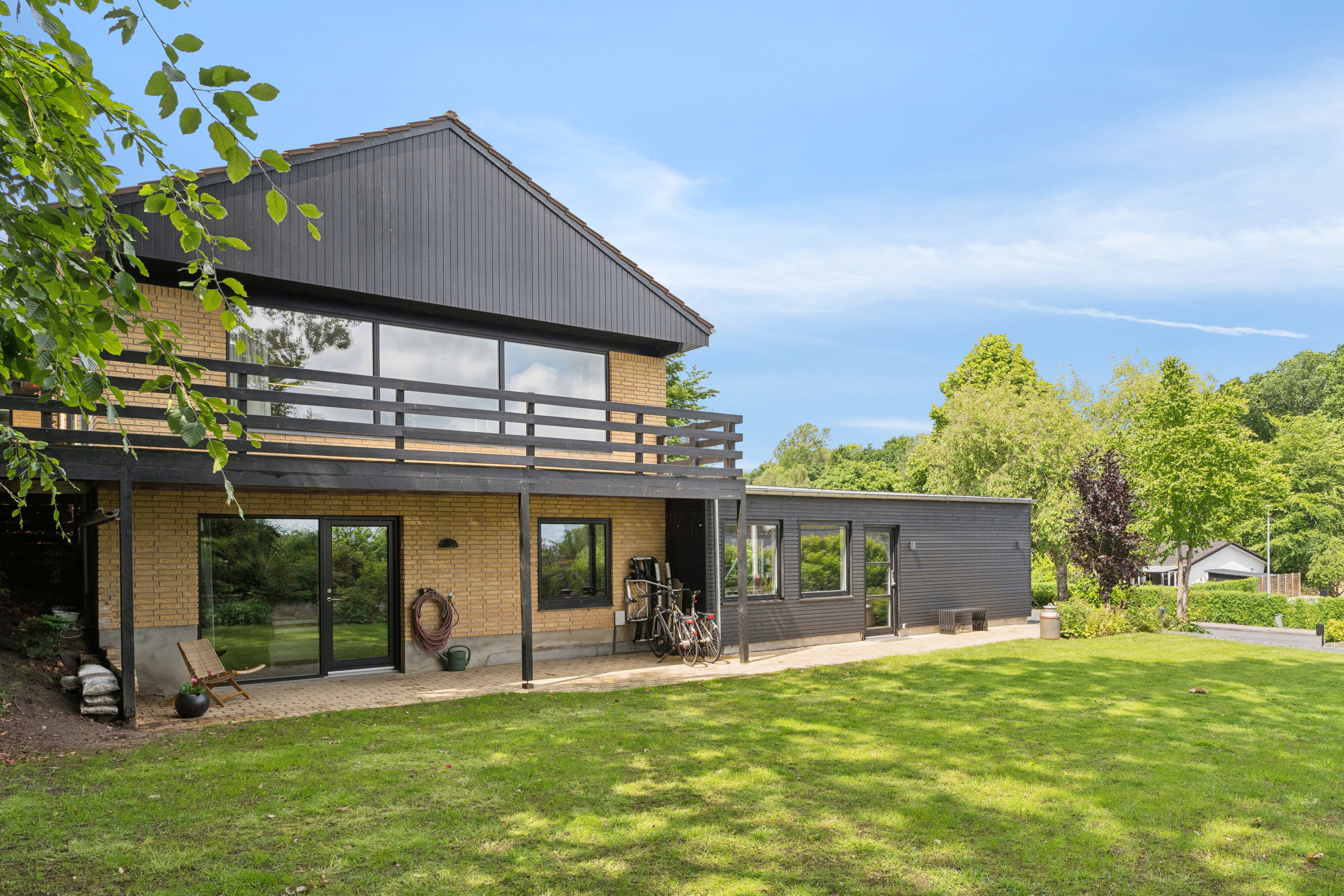 Fremhævet set fra haven billede i fuldskærmstilstand. Billede af Risumvej 41, 8600 Silkeborg