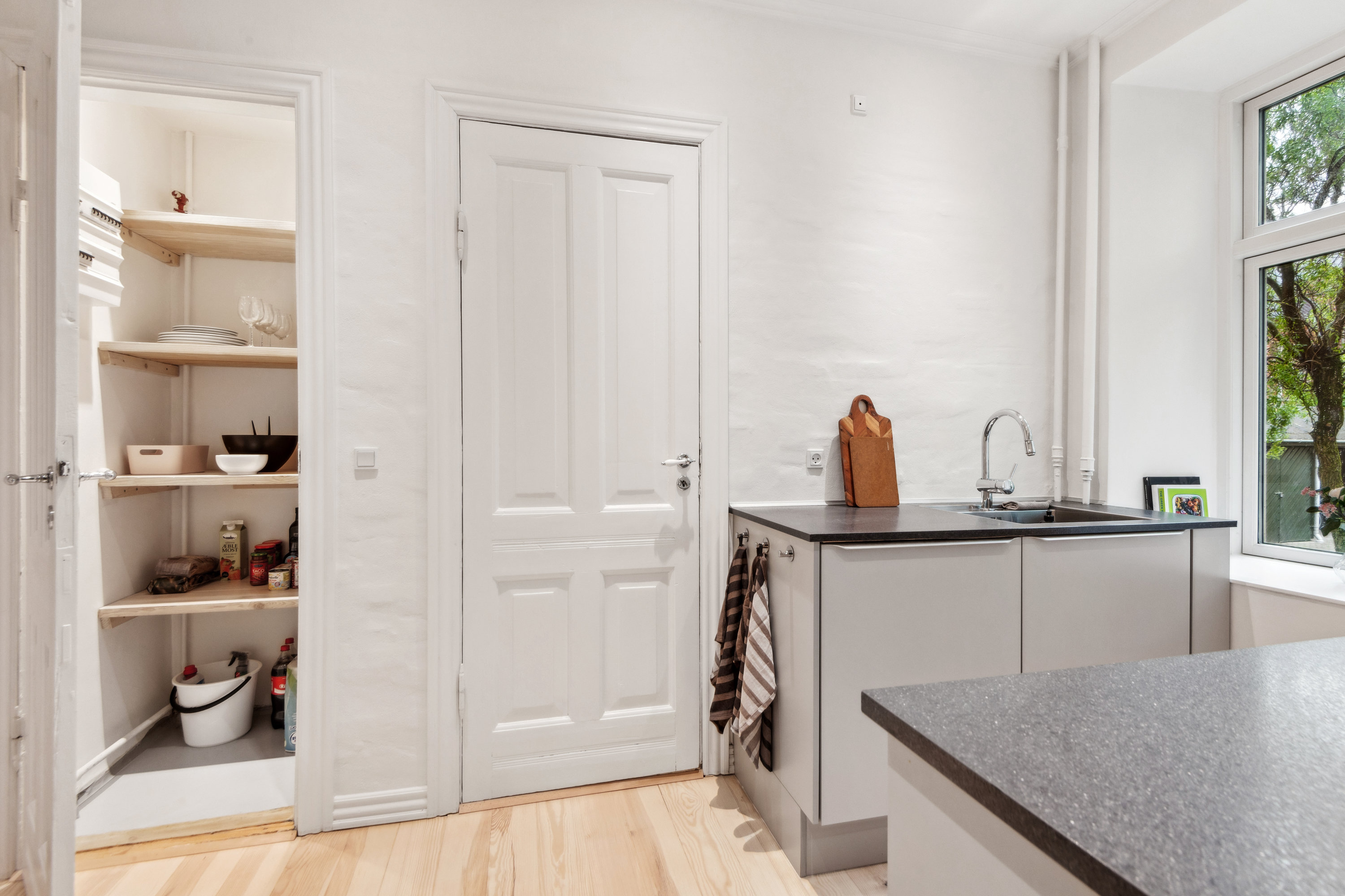 Fremhævet køkken billede i fuldskærmstilstand. Billede af Niels Ebbesens Gade 12, st.. th., 9000 Aalborg