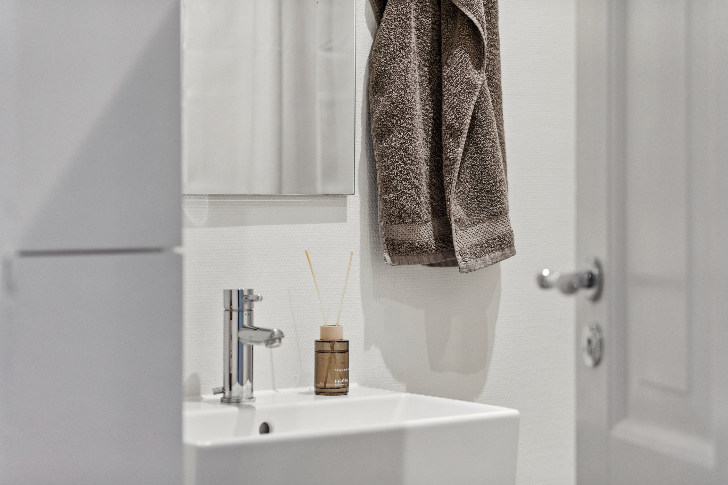 Fremhævet badeværelse billede i fuldskærmstilstand. Billede af Niels Ebbesens Gade 12, st.. th., 9000 Aalborg