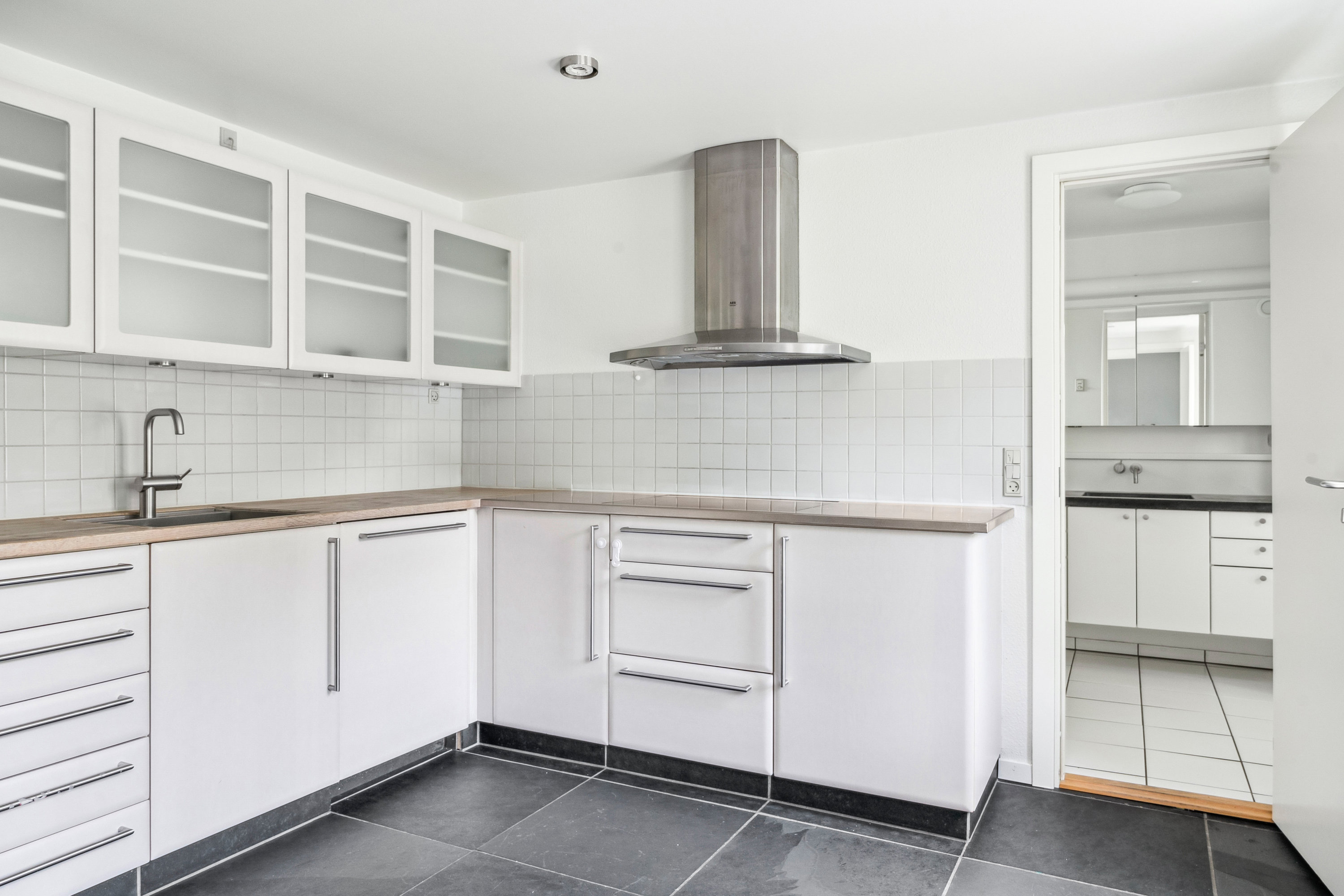 Fremhævet køkken billede i fuldskærmstilstand. Billede af Houtvedvej 29, Oue, 9500 Hobro