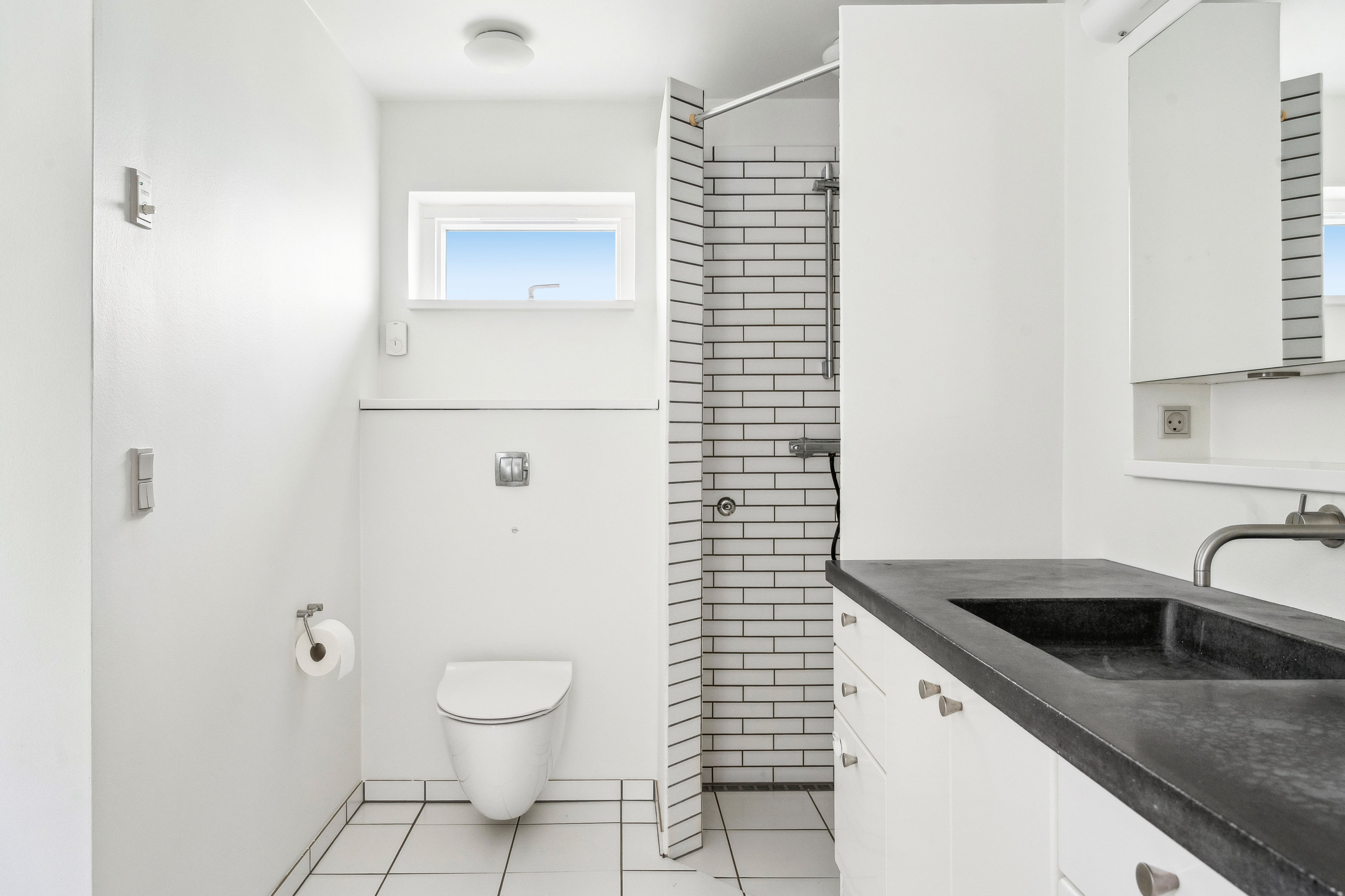 Fremhævet badeværelse billede i fuldskærmstilstand. Billede af Houtvedvej 29, Oue, 9500 Hobro