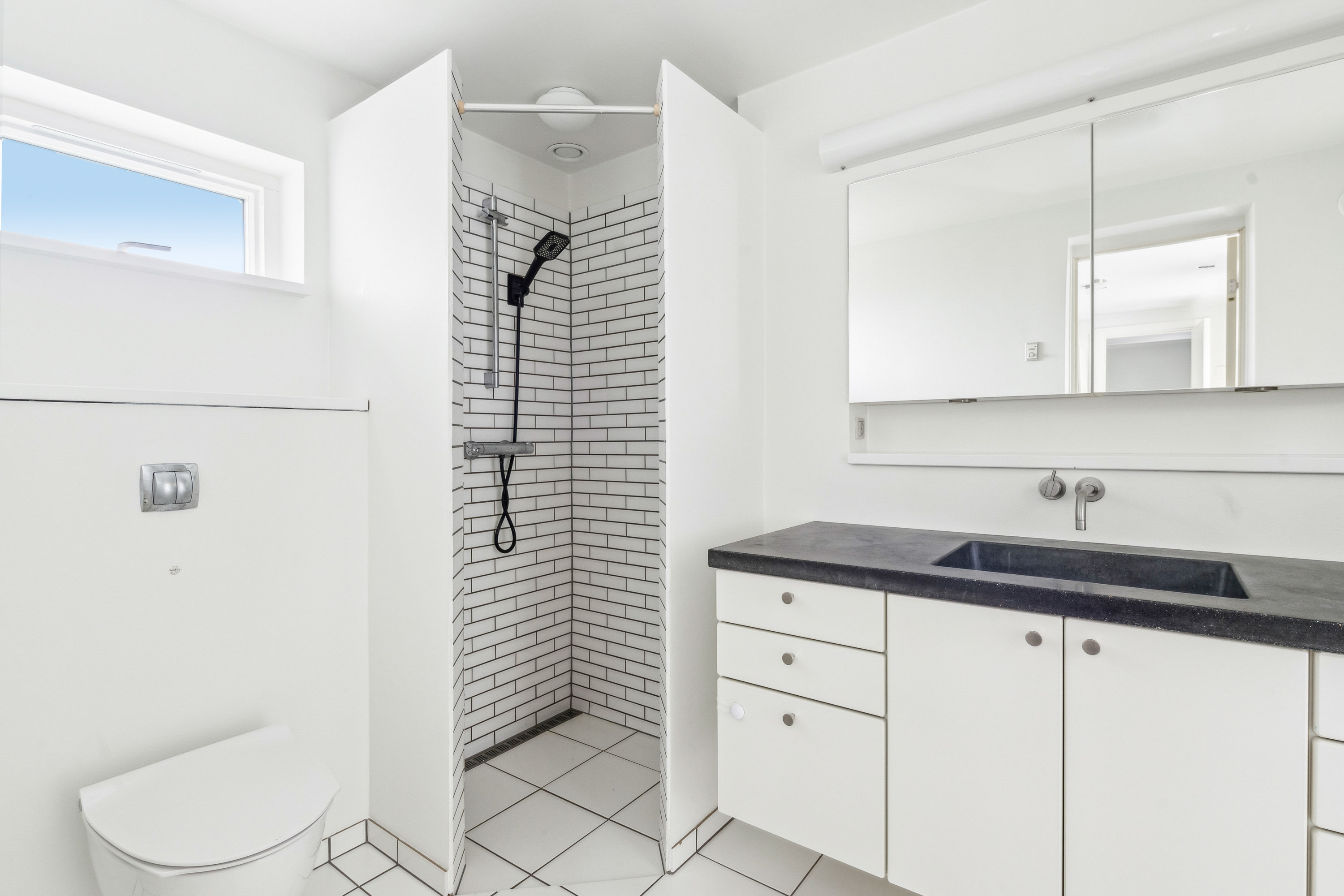 Fremhævet badeværelse billede i fuldskærmstilstand. Billede af Houtvedvej 29, Oue, 9500 Hobro