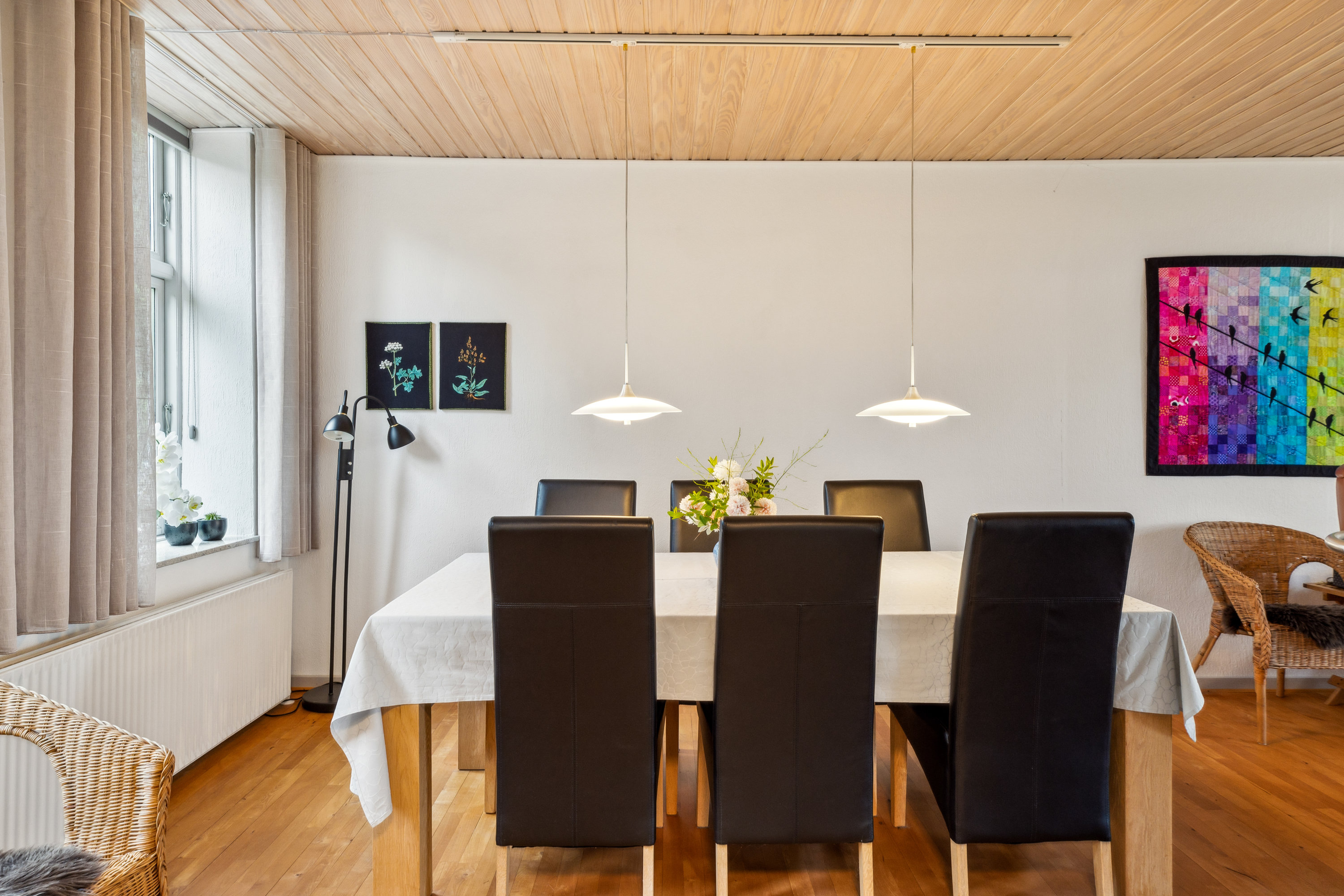 Fremhævet stue billede i fuldskærmstilstand. Billede af Fjelby 12, Skovby, 6470 Sydals