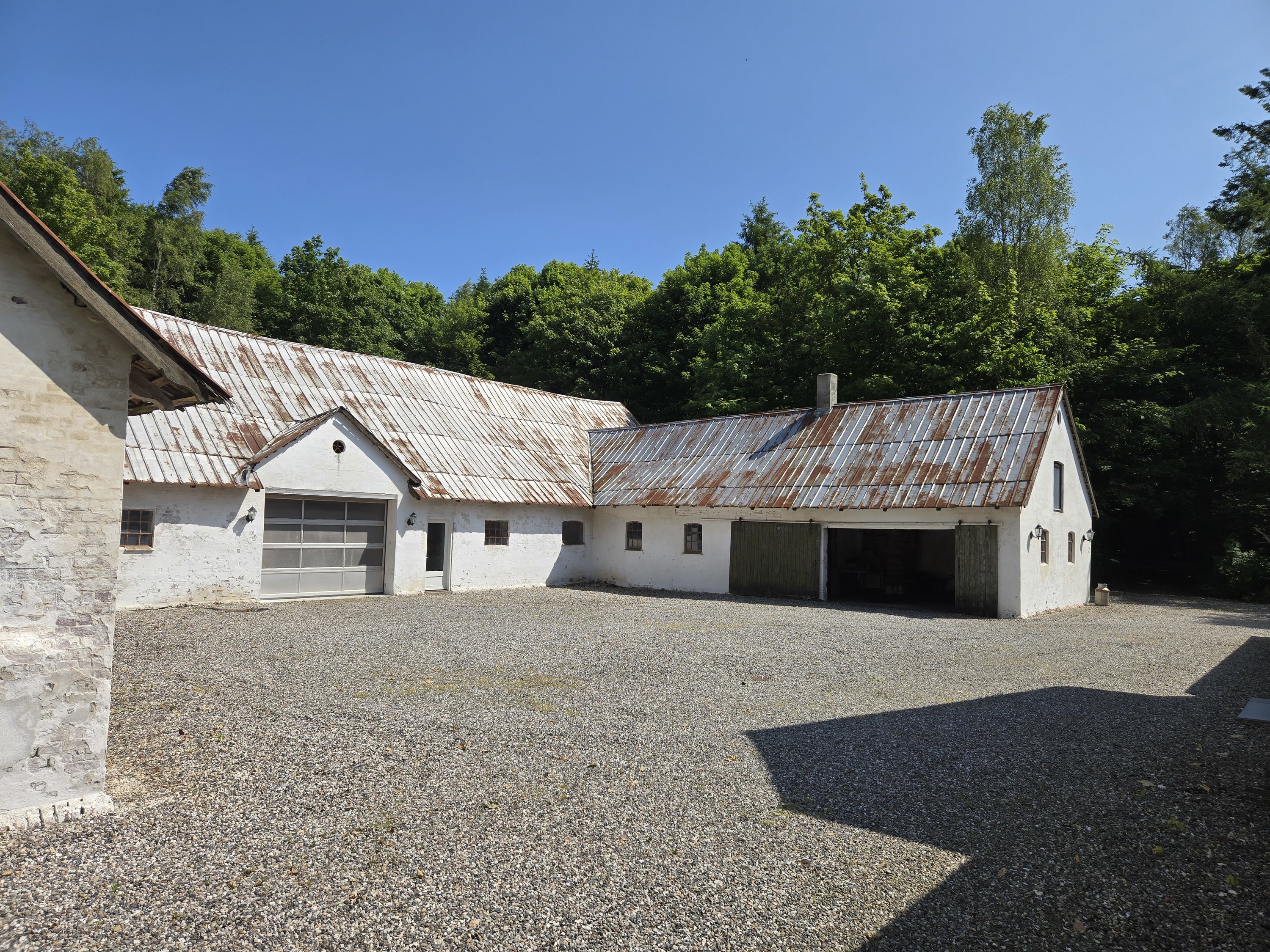 Fremhævet gårdsplads billede i fuldskærmstilstand. Billede af Tingskoven 2, 8310 Tranbjerg J