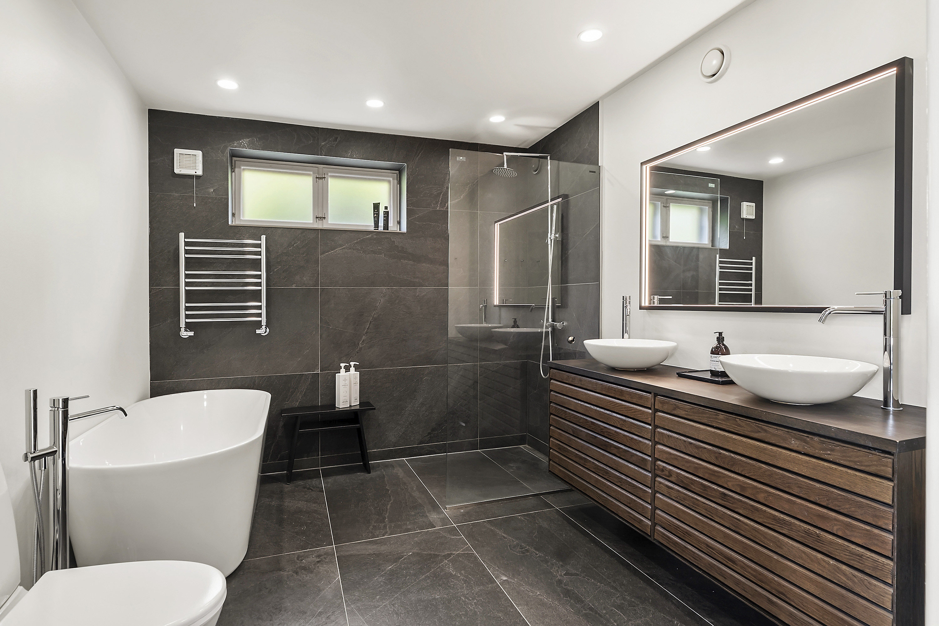 Fremhævet badeværelse billede i fuldskærmstilstand. Billede af Skovvej 61, 2820 Gentofte