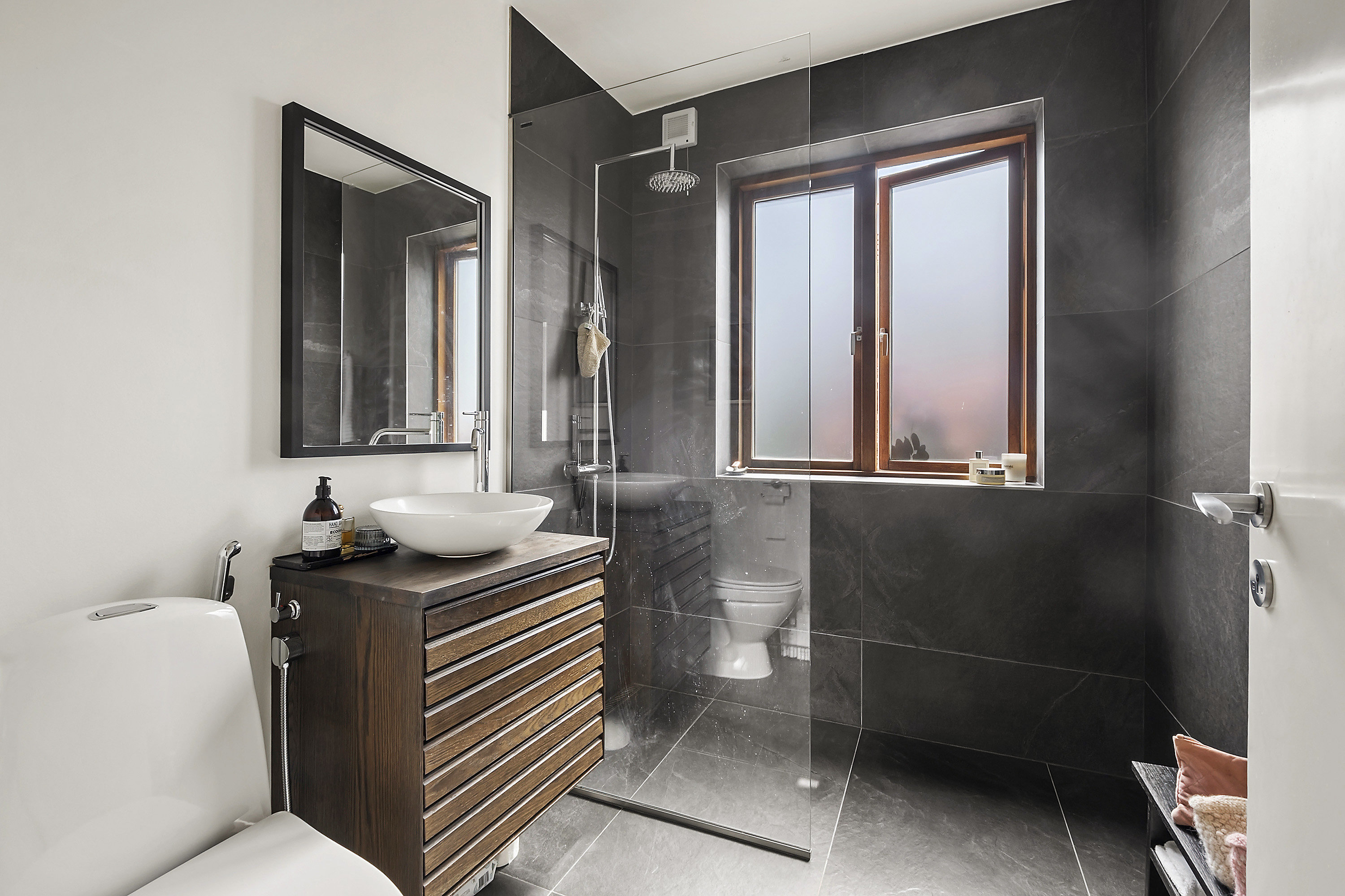 Fremhævet badeværelse billede i fuldskærmstilstand. Billede af Skovvej 61, 2820 Gentofte