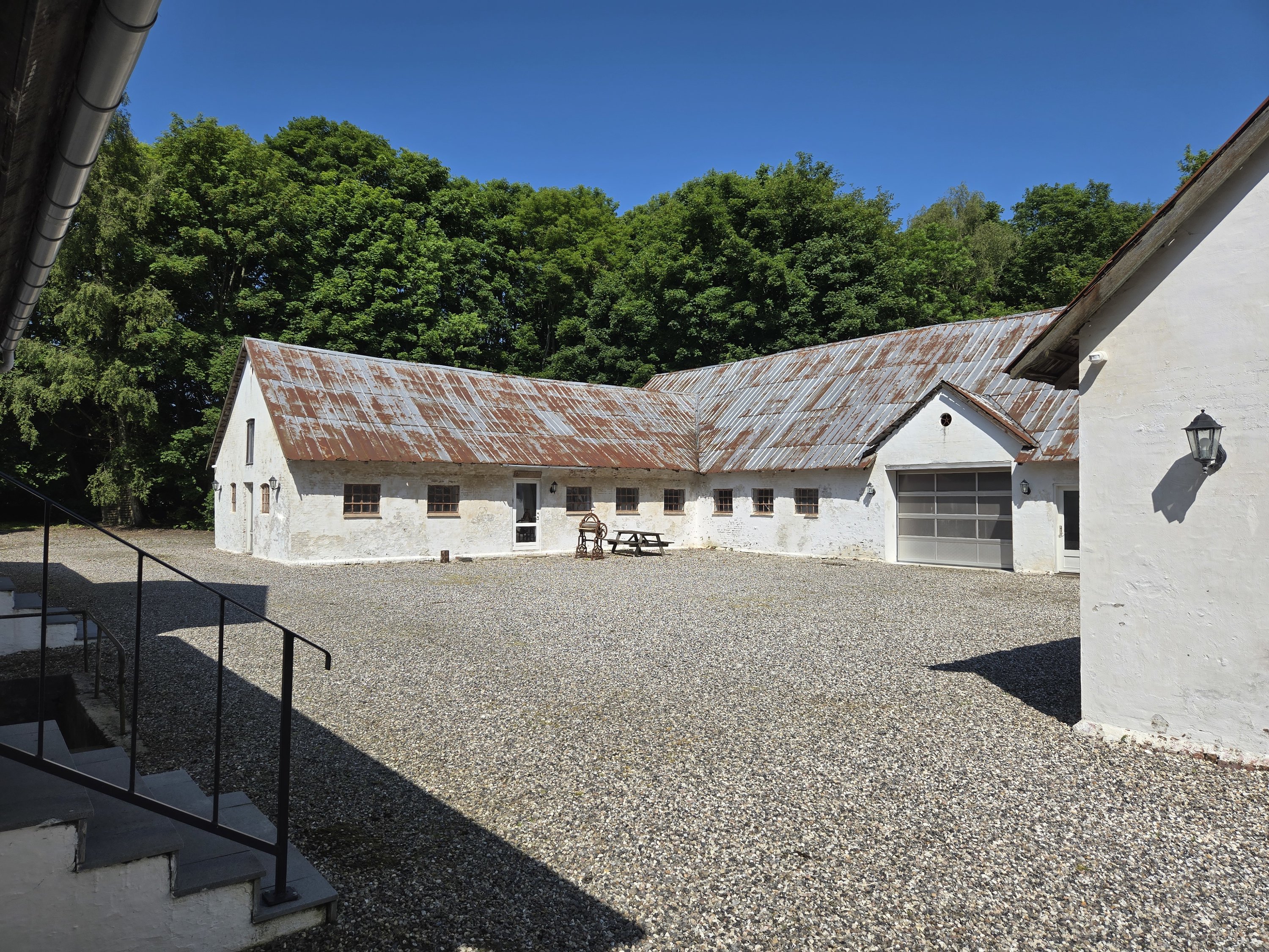 Fremhævet gårdsplads billede i fuldskærmstilstand. Billede af Tingskoven 2, 8310 Tranbjerg J